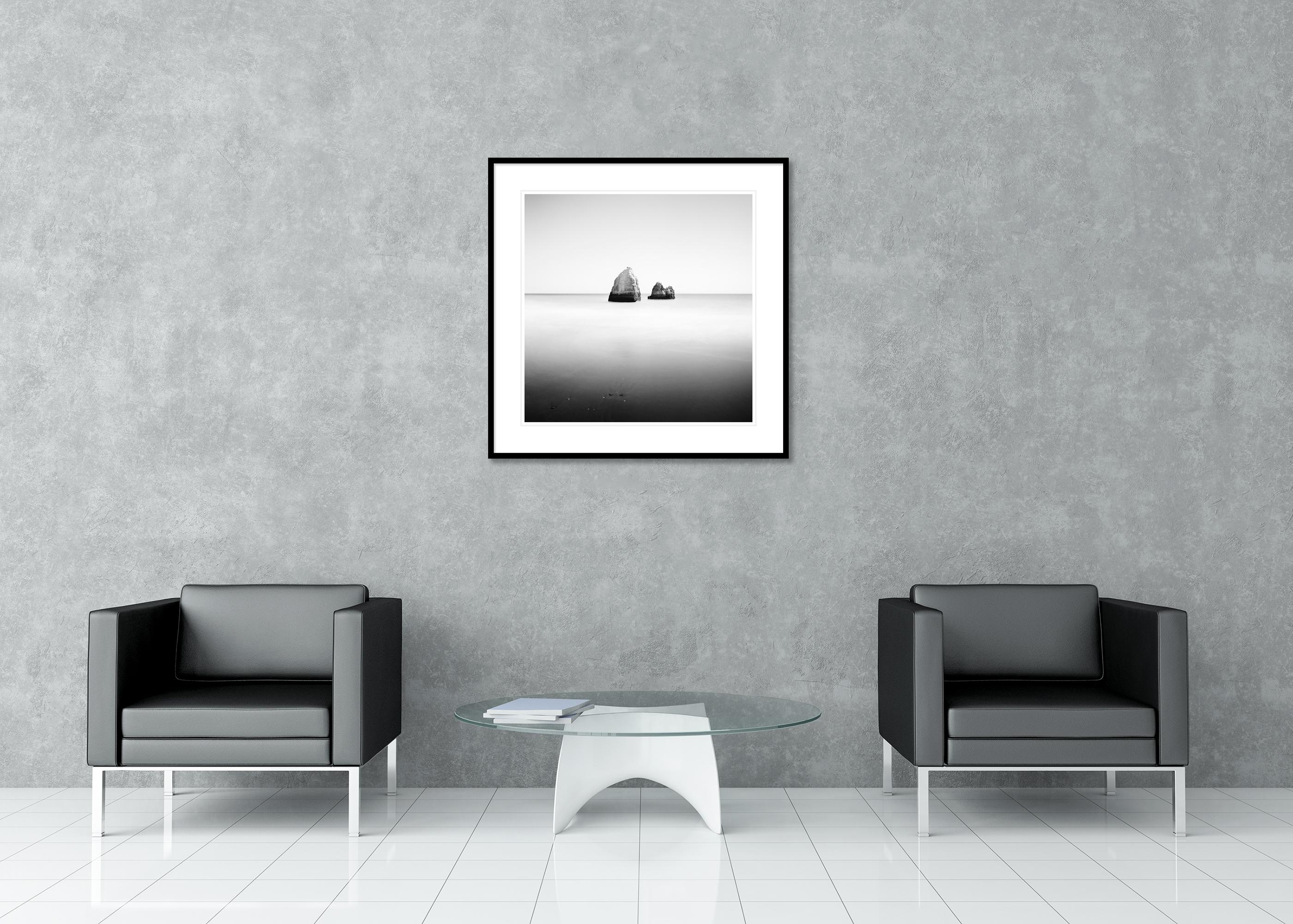 Pyramide engloutie, Espagne, photographie d'art minimaliste en noir et blanc, paysage en vente 2
