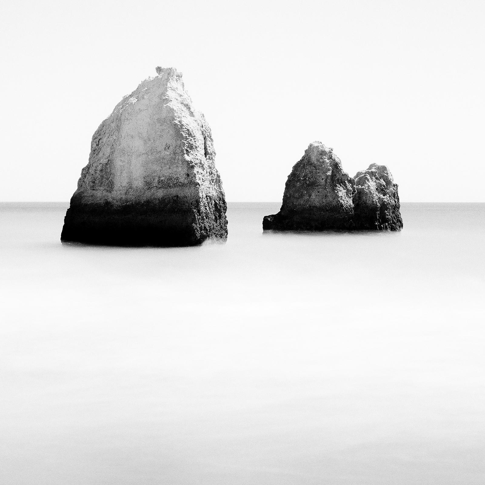 Pyramide engloutie, Espagne, photographie d'art minimaliste en noir et blanc, paysage en vente 3