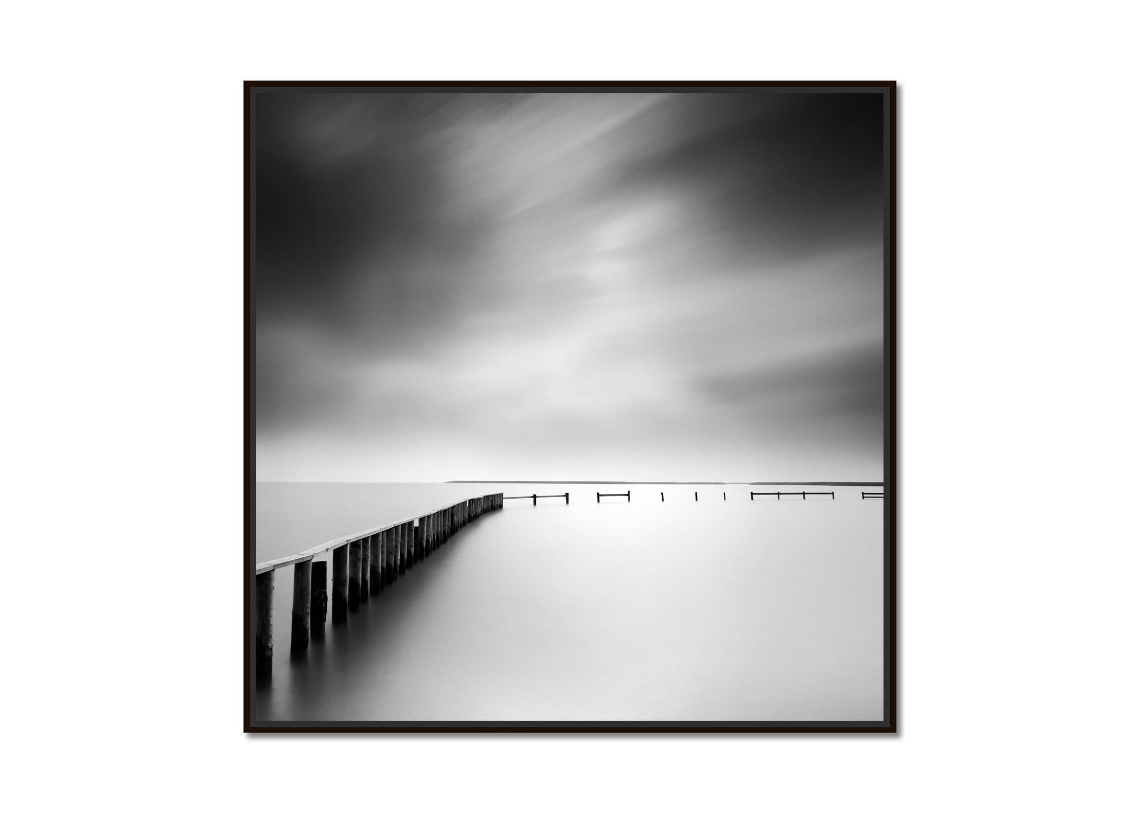 Swimming Area, long exposure waterscape, black and white landscape photography - Photograph de Gerald Berghammer