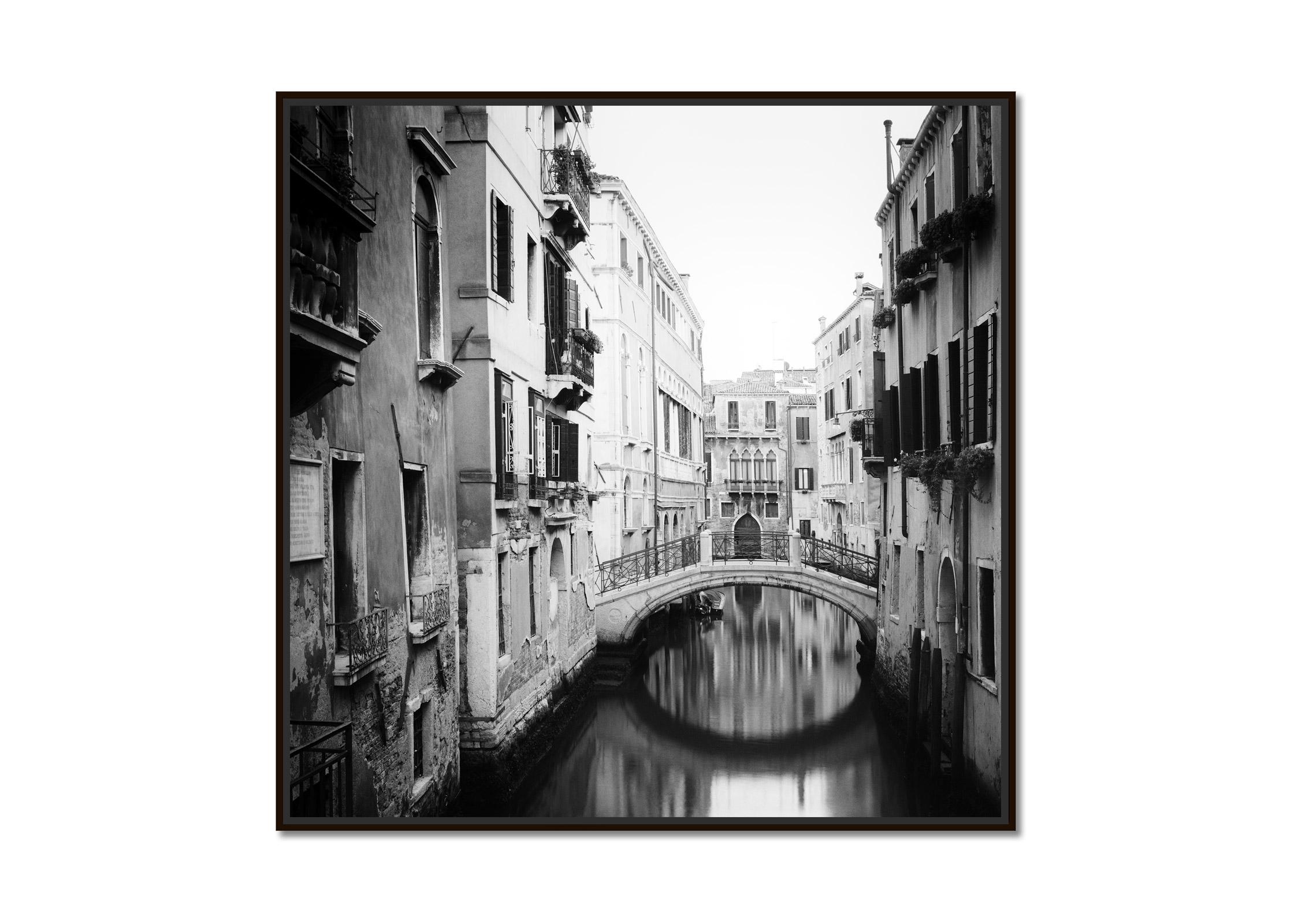 The Bridges of Venice, Italy, noir et blanc, fine art cityscape photography - Photograph de Gerald Berghammer