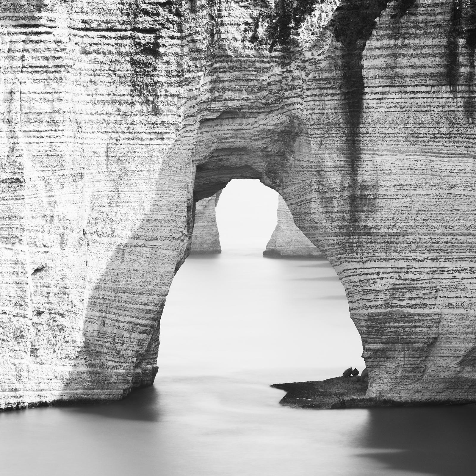 White Cliffs, Sea Arch, monochrome minimalistische Landschaft, limitierte Auflage, Foto im Angebot 5