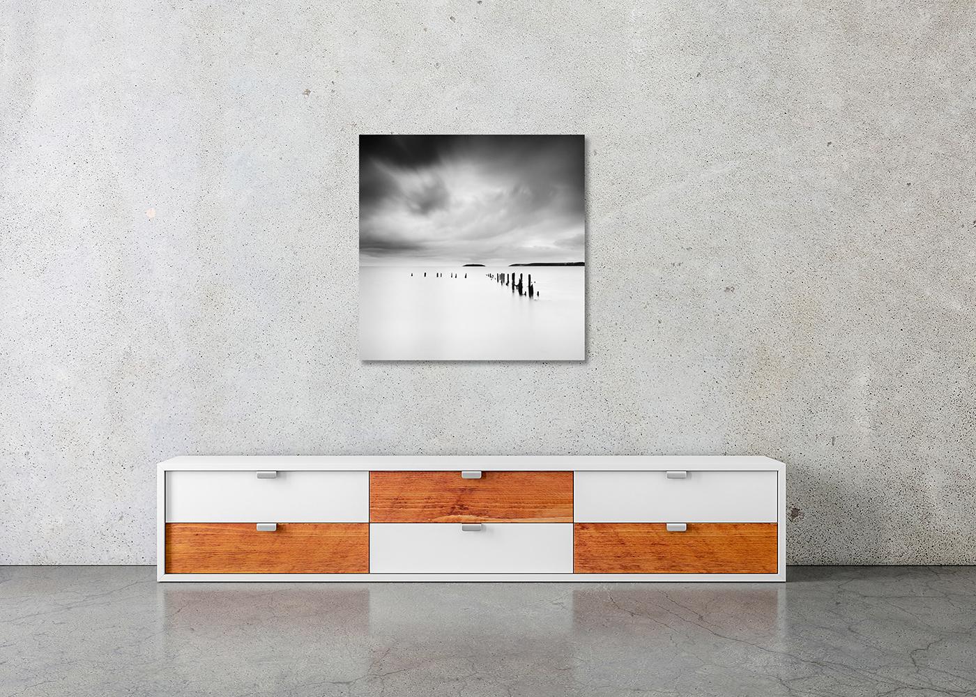 The Island, Wavebreaker, Storm, Schwarz-Weiß-Fotografie, limitierte Meereslandschaft im Angebot 2