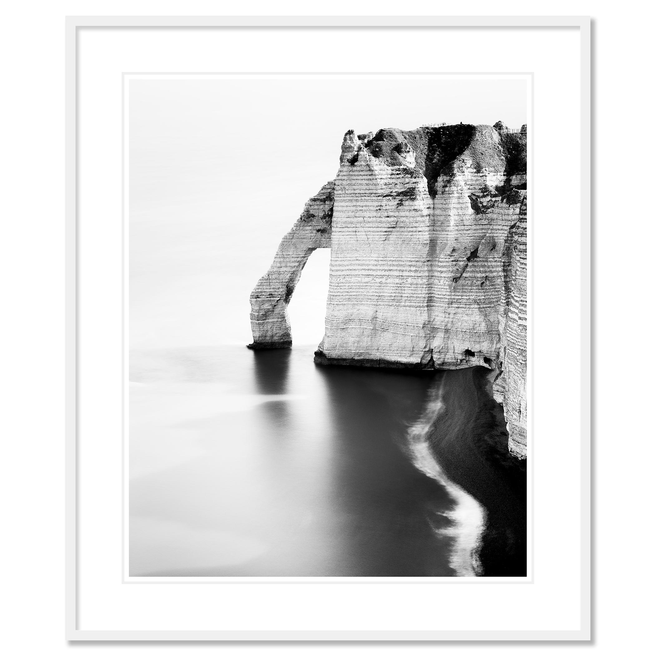 El Arco del Mar en Etretat, paisaje en blanco y negro, fotografía de edición limitada en venta 1