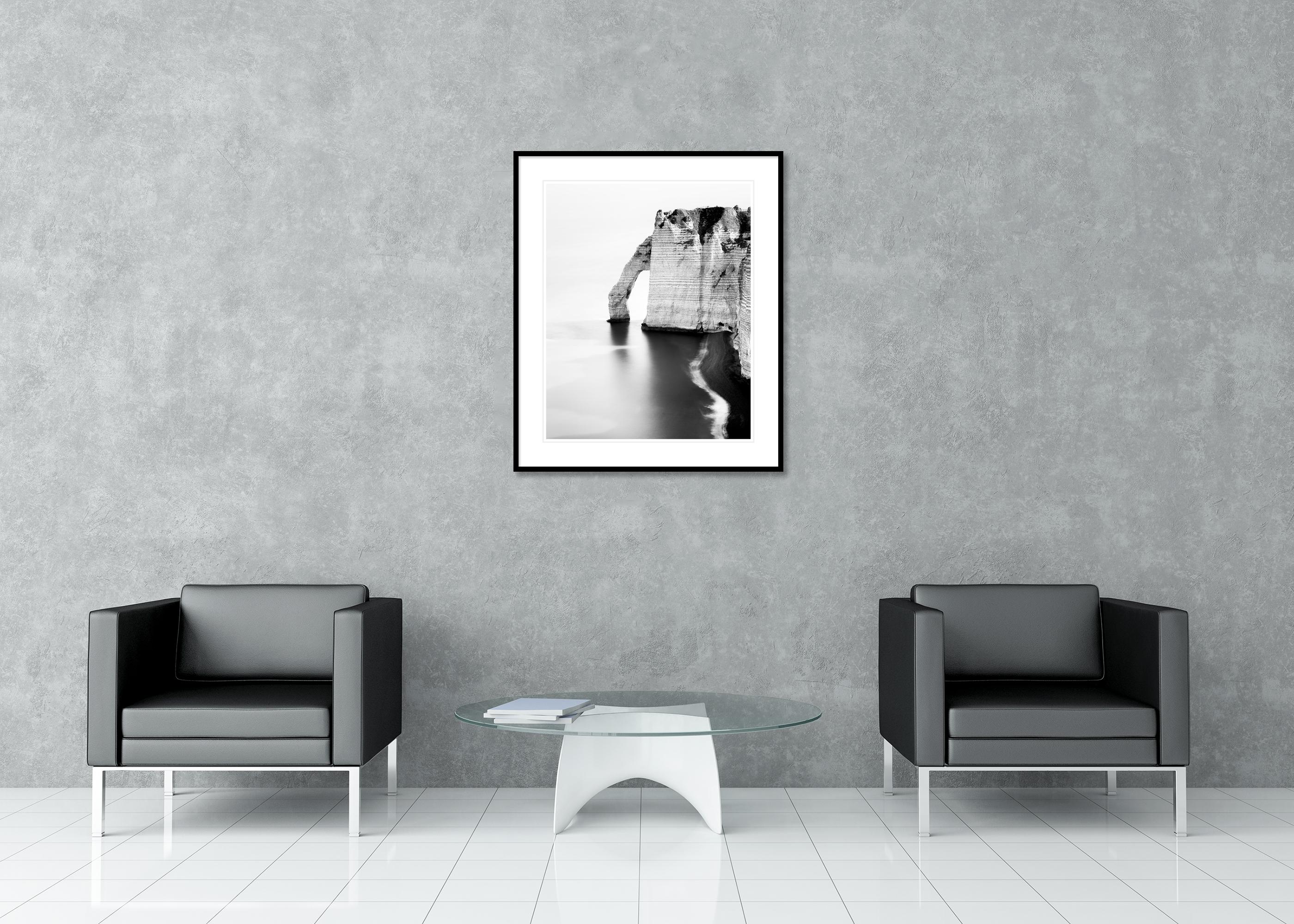 El Arco del Mar en Etretat, paisaje en blanco y negro, fotografía de edición limitada en venta 2