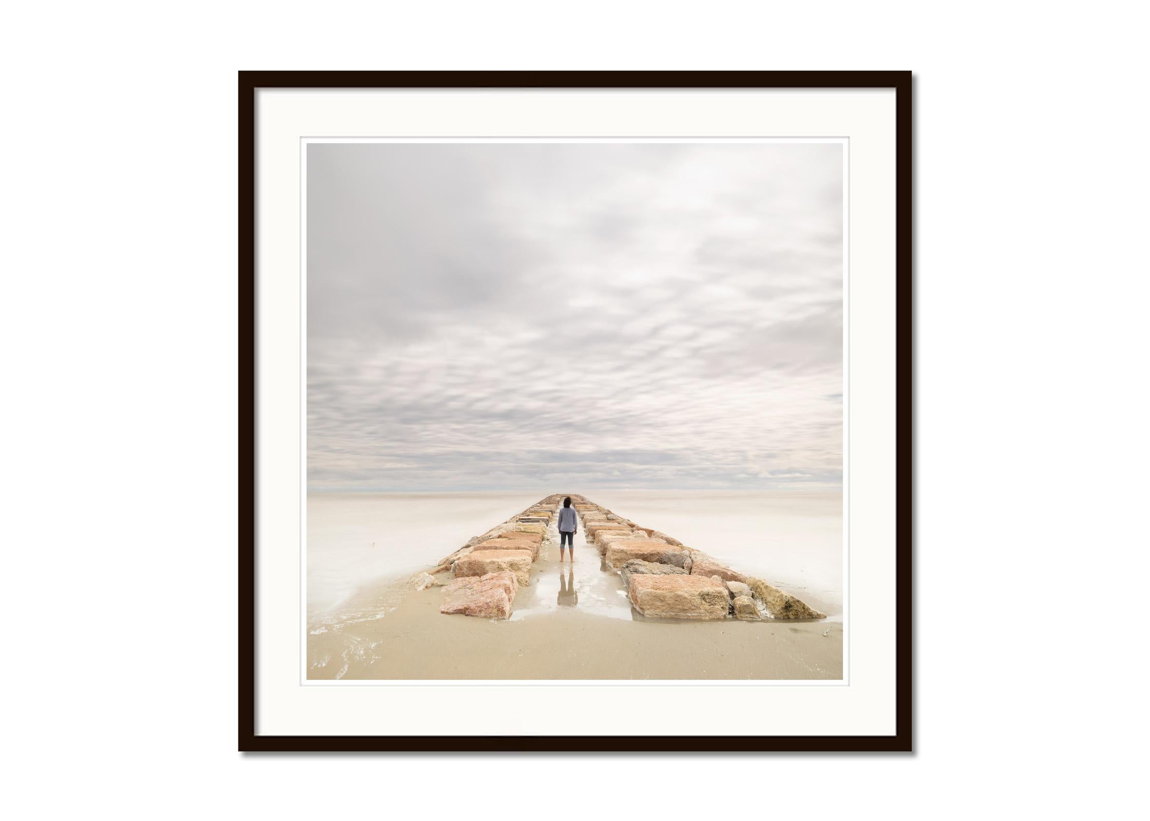 The Soul and the Sea, photographie couleur, édition limitée, paysage marin, paysage terrestre - Beige Color Photograph par Gerald Berghammer