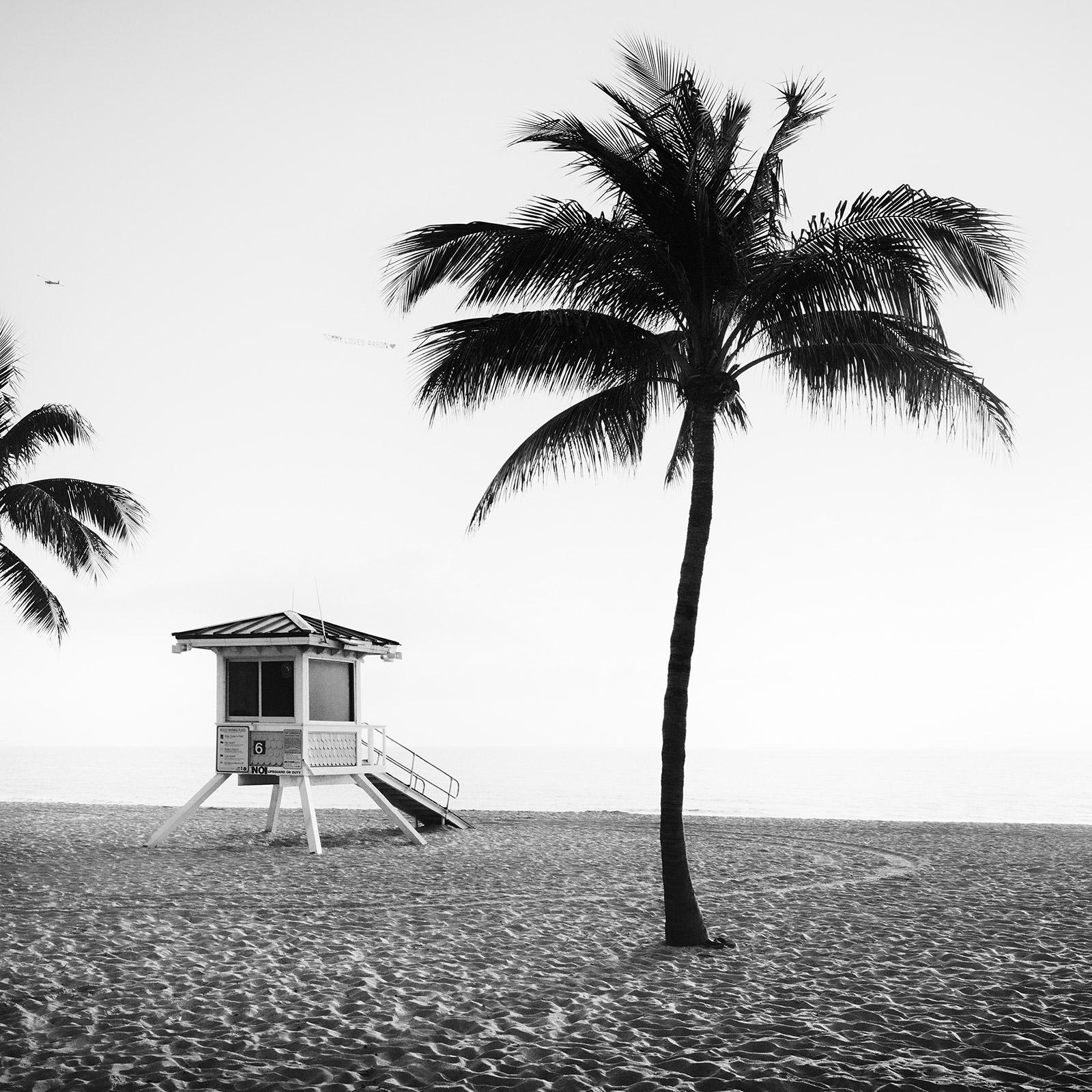 Gerald Berghammer Landscape Photograph - Tommy loves Aaron, beach, Florida, USA, black and white photography, landscape