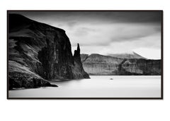 Trollkonufingur Monolith Panorama, Große Meereslandschaftsfotografie, limitierte Auflage