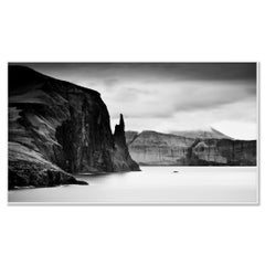 Trollkonufingur Monolith Panorama, Große Meereslandschaftsfotografie, limitierte Auflage