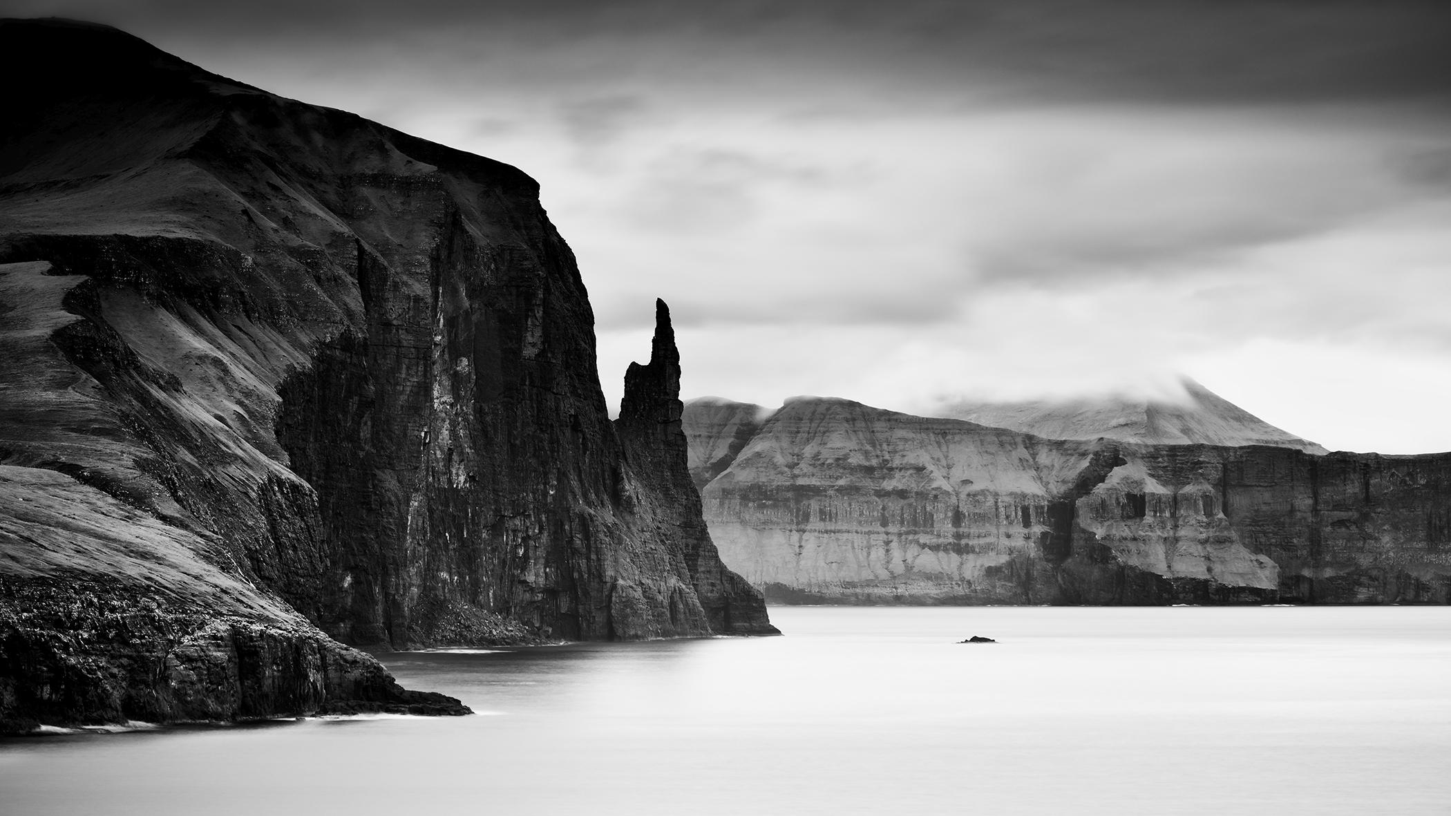 Panorama du Monolith de Trollkonufingur, grande photographie de paysage marin, édition limitée