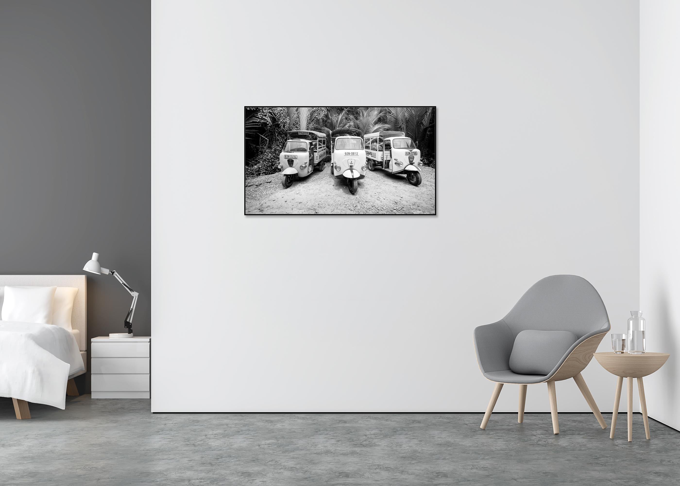 Tuk, Tuk, Jungle, Lambros 550, Vietnam, édition limitée de photographies de paysages - Gris Black and White Photograph par Gerald Berghammer