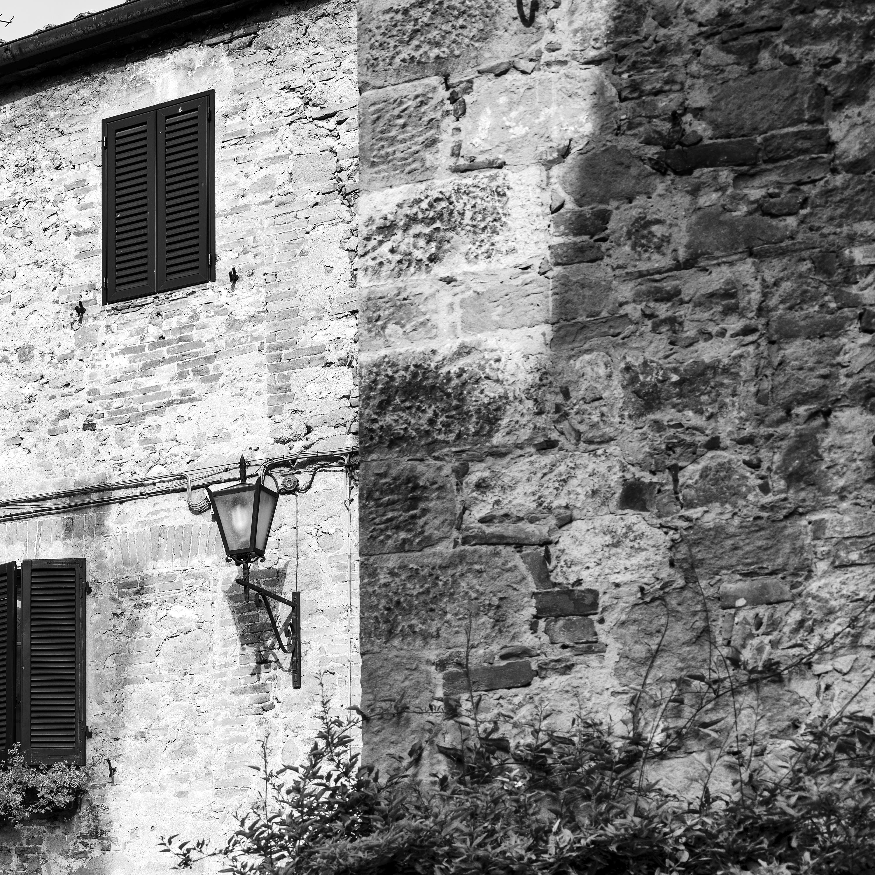 Tuscan Courtyard, old Town, Tuscany, Italy, black and white photography print For Sale 4