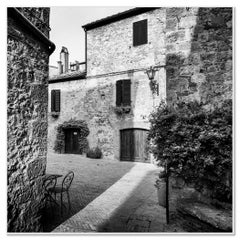 Cortile toscano, Townes, Toscana, foto monocromatica di paesaggio, edizione limitata