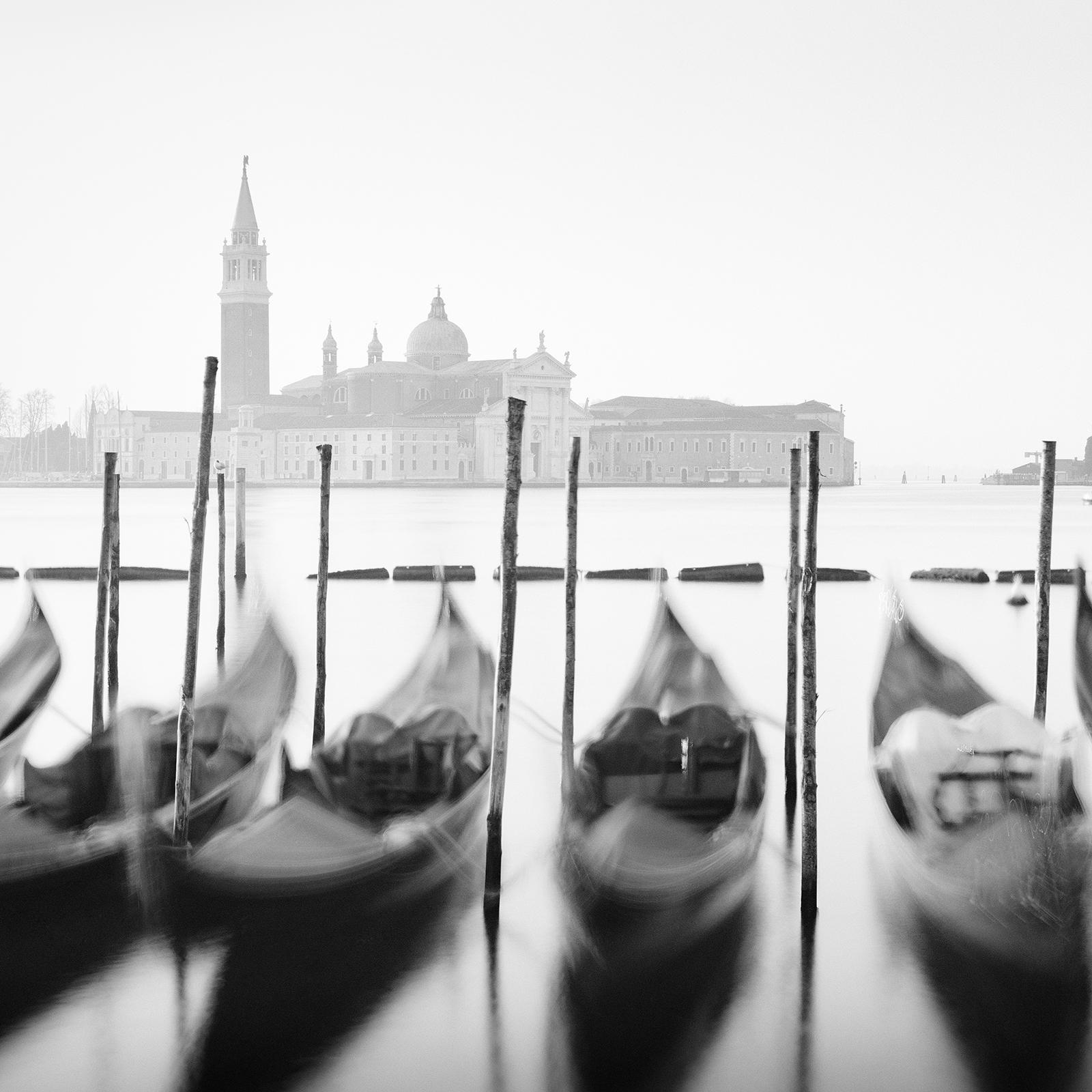 Zwölf Gondolas, Venedig, Schwarz-Weiß- Panoramenfotografie, limitierte Auflage im Angebot 3