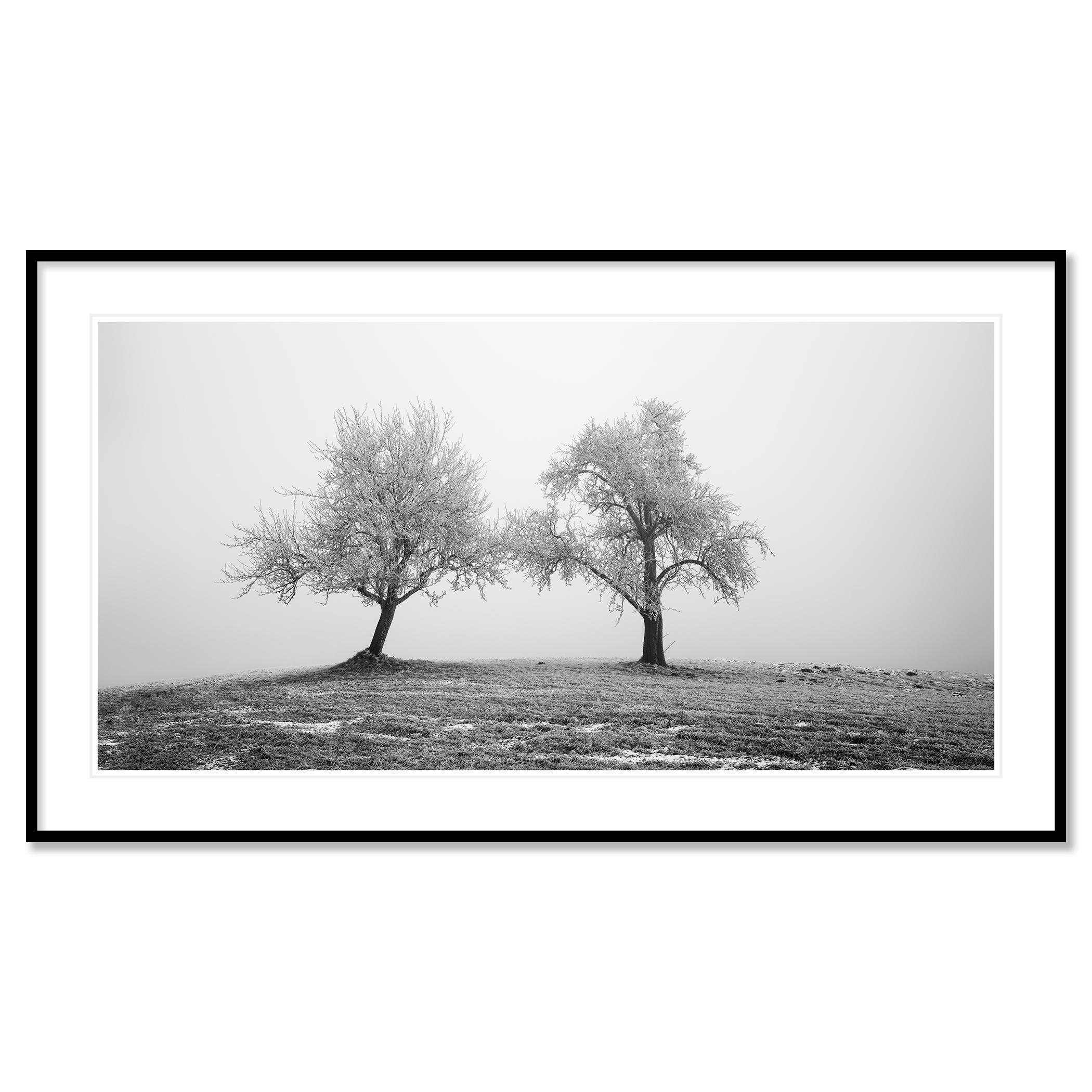 Schwarz-Weiß-Panorama-Landschaft. Pigmenttintendruck, Auflage 7, signiert, betitelt, datiert und nummeriert vom Künstler. Mit Echtheitszertifikat. Bedruckt mit einem 4 cm breiten weißen Rand.
International preisgekrönter Fotograf - Gerald