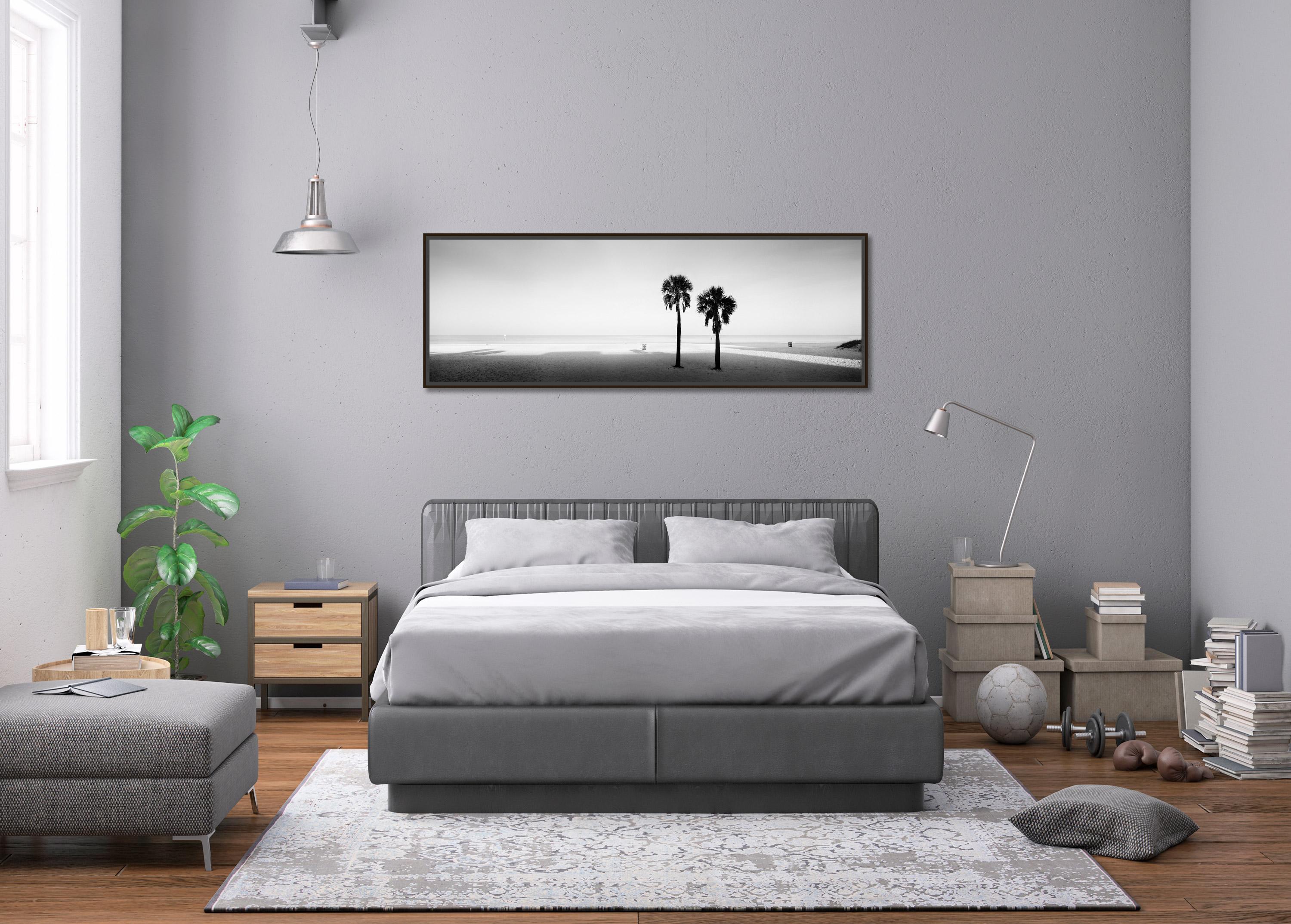 Two Palms, Beach, Florida, USA, photographie panoramique noir et blanc, paysage en vente 1