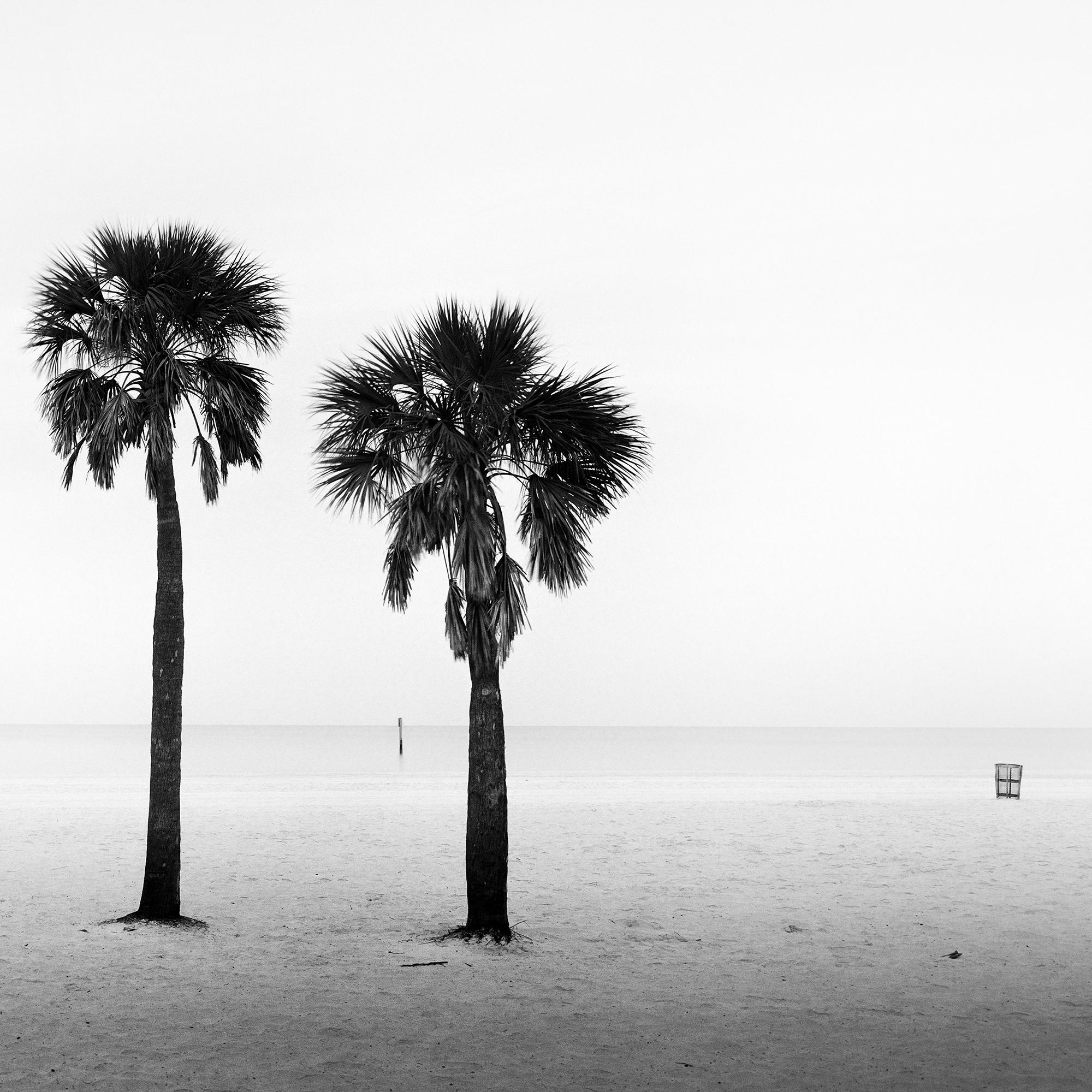 Two Palms, spiaggia deserta, Florida, USA, fotografia di paesaggio in bianco e nero in vendita 6