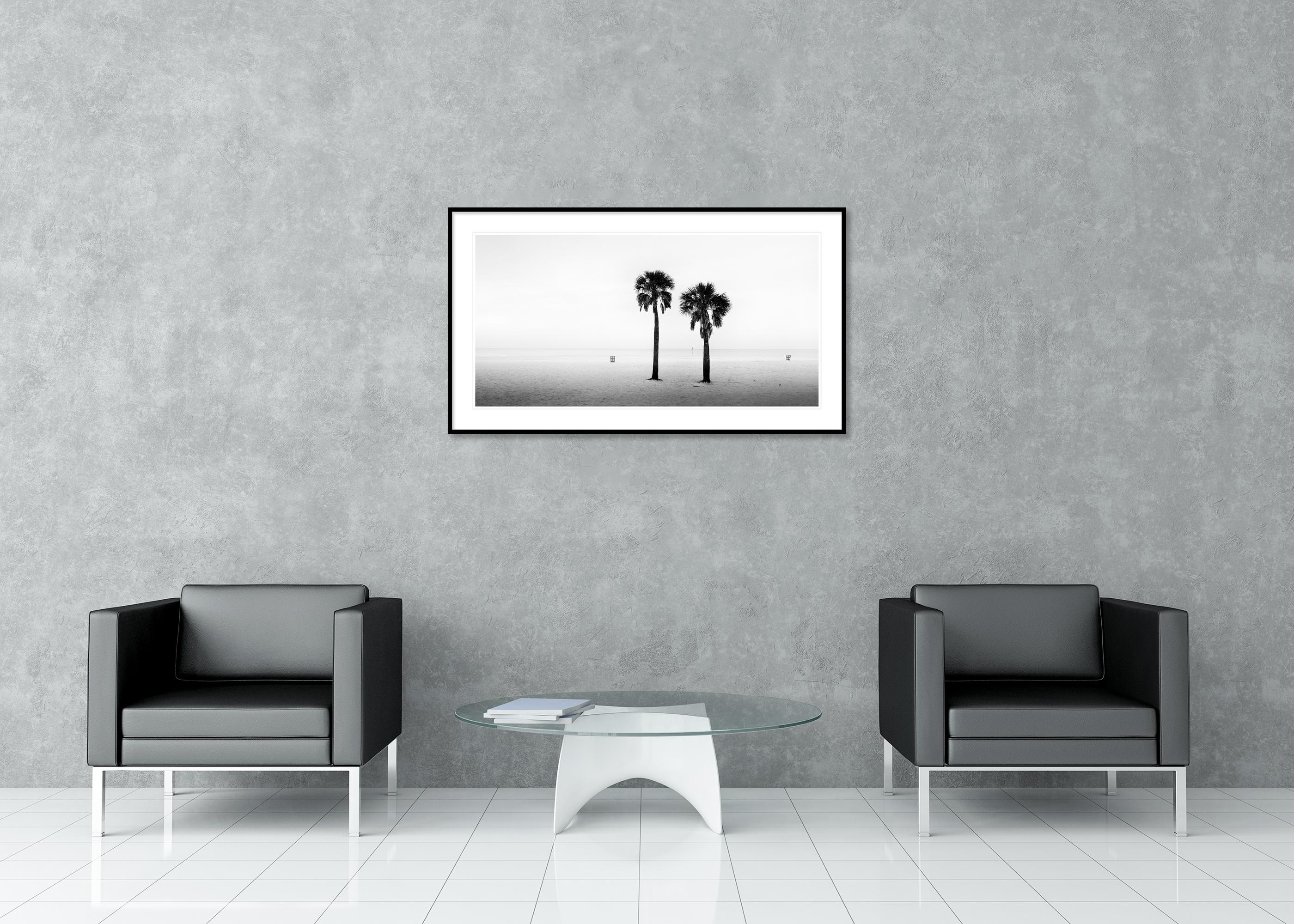 Two Palms, spiaggia deserta, Florida, USA, fotografia di paesaggio in bianco e nero in vendita 2