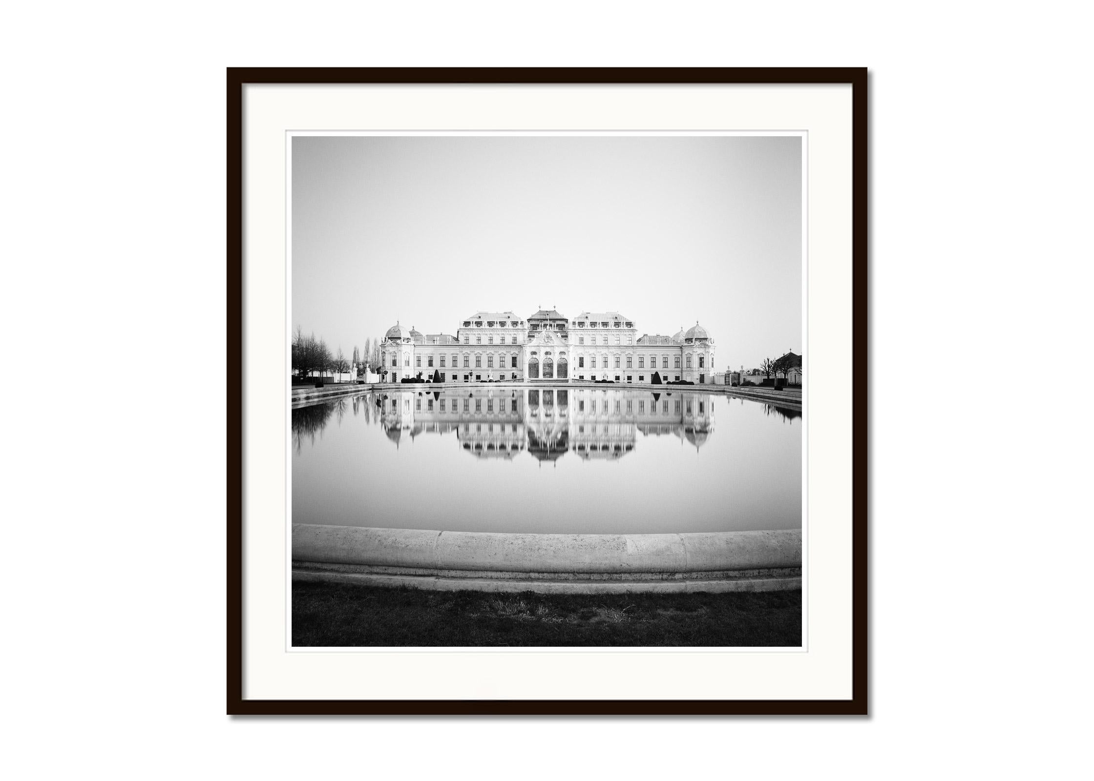 Oberes Belvedere Wien Österreich Schwarz-Weiß-Fotografie Architekturfotografie (Grau), Black and White Photograph, von Gerald Berghammer