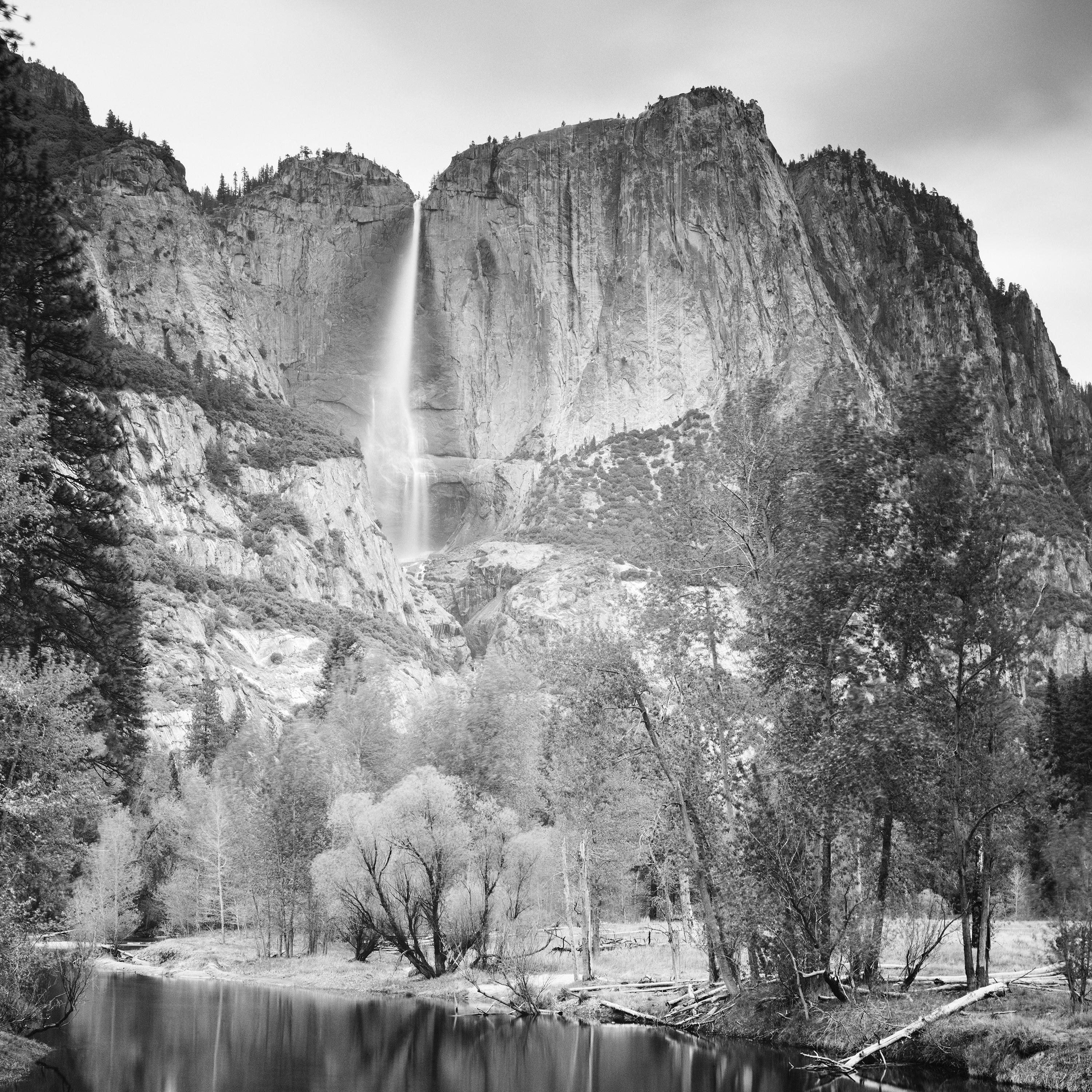 Upper Yosemite Falls, Californie, USA, noir et blanc, photographie de paysage en vente 3
