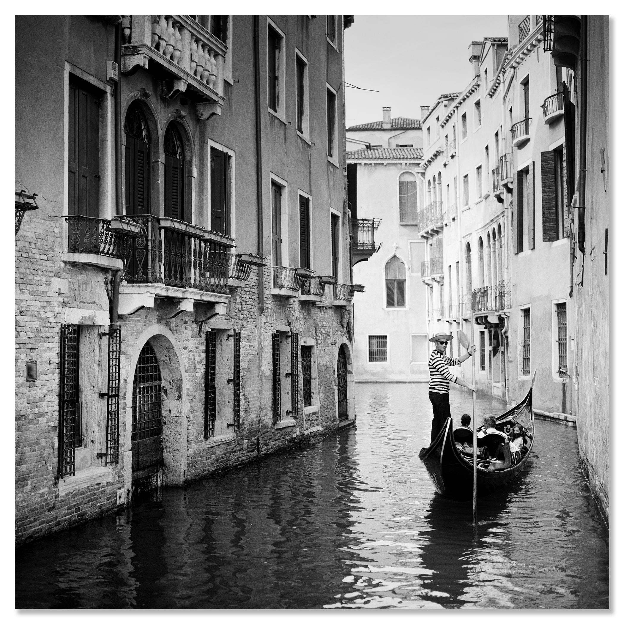 Venise, Gondoliere, Canal, Paysage urbain, Photographie d'art en édition limitée en vente 5
