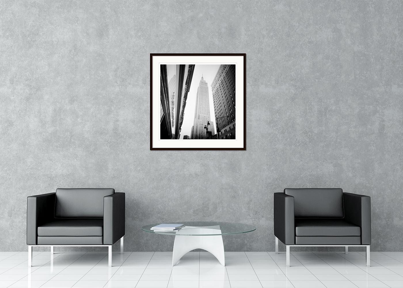 Paysage urbain en noir et blanc - photographie de paysage. Épreuve à l'encre pigmentaire d'archives, édition de 9 exemplaires. Signée, titrée, datée et numérotée par l'artiste. Certificat d'authenticité inclus. Imprimé avec une bordure blanche de 4