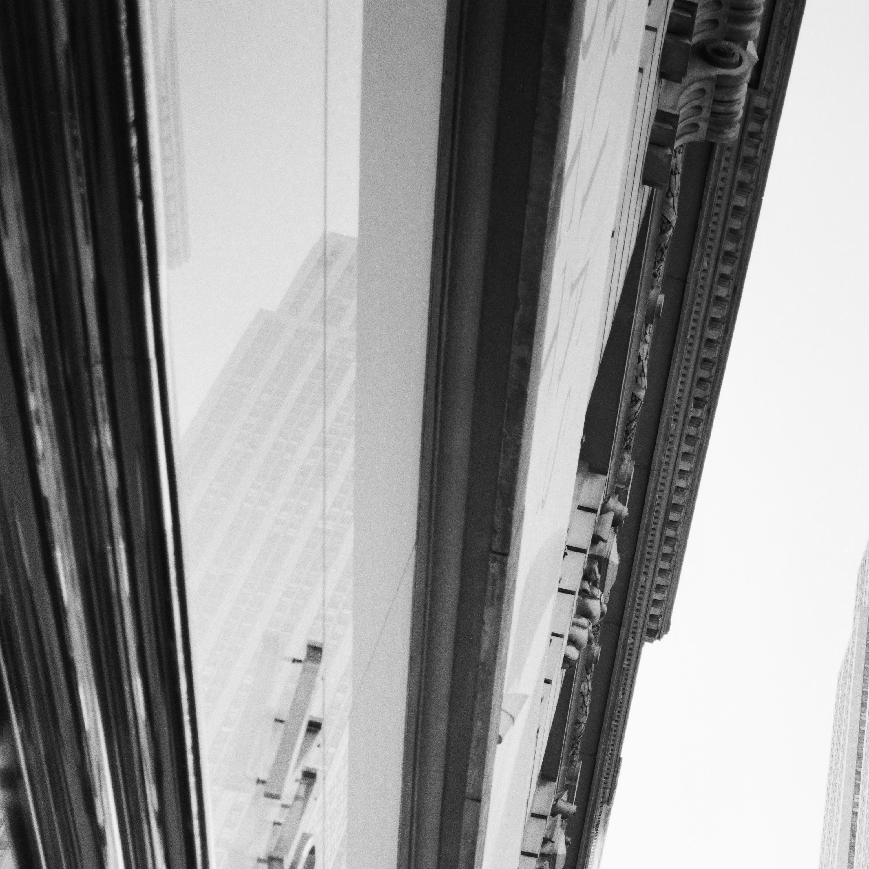 Victorias Secret, Empire State Building, New York, photographie en noir et blanc en vente 3