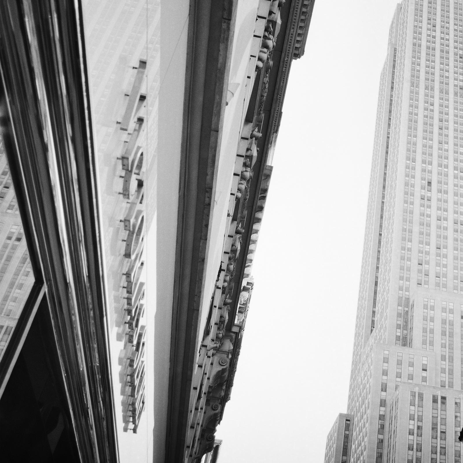 Victorias Secret, Empire State Building, New York City, photographie en noir et blanc en vente 4