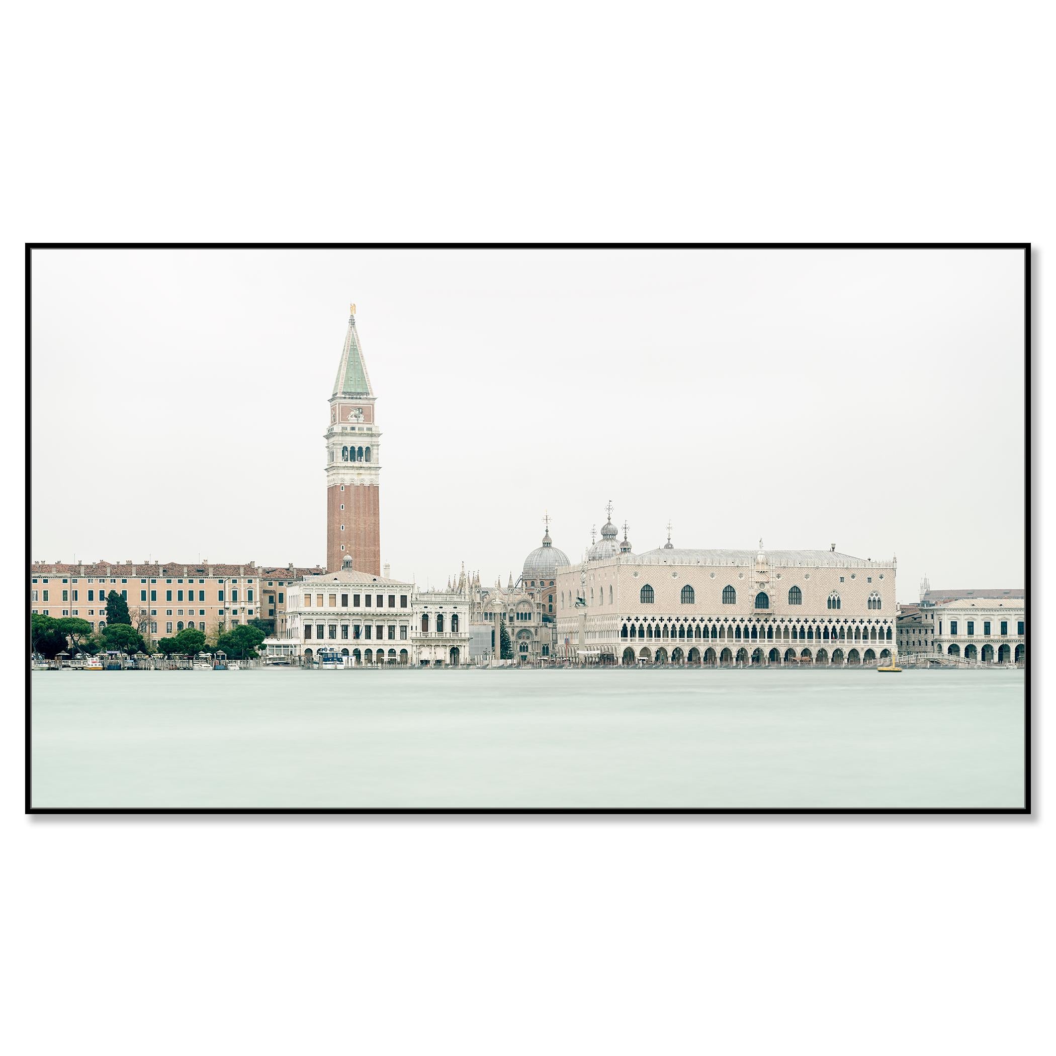 Vue de Venise, panorama urbain, San MarCo, Italie - édition limitée - Contemporain Photograph par Gerald Berghammer