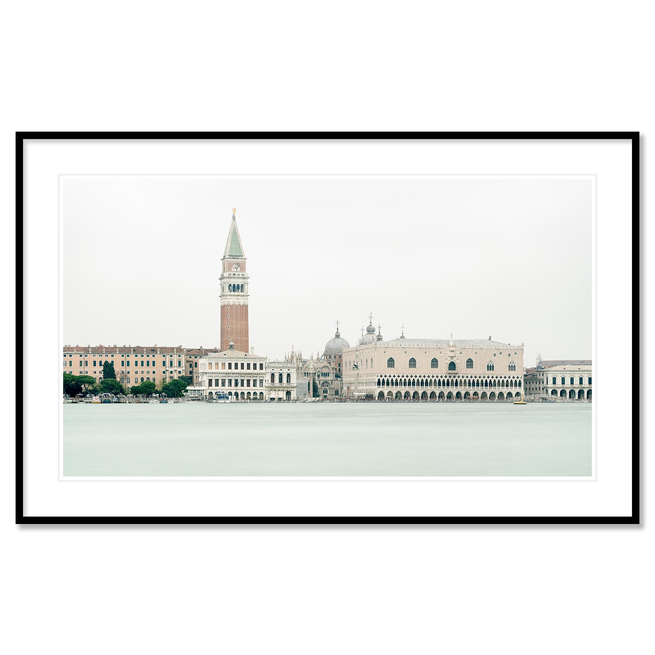 Vue de Venise, panorama urbain, San MarCo, Italie - édition limitée en vente 1