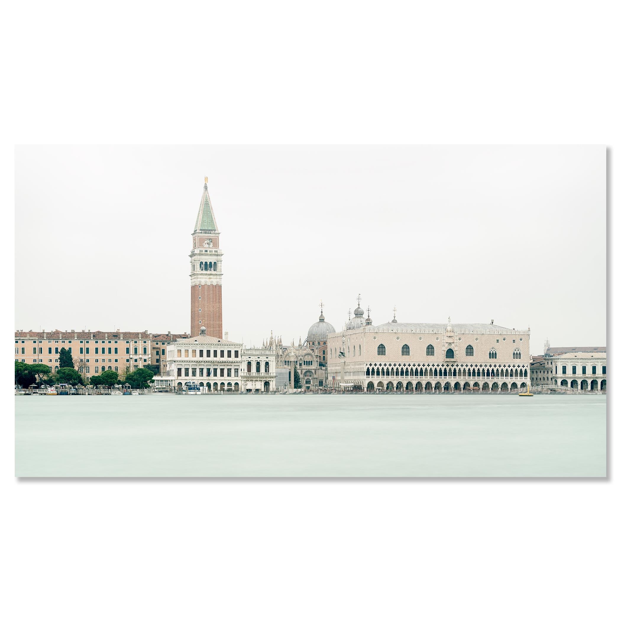 Vue de Venise, panorama urbain, San MarCo, Italie - édition limitée en vente 3