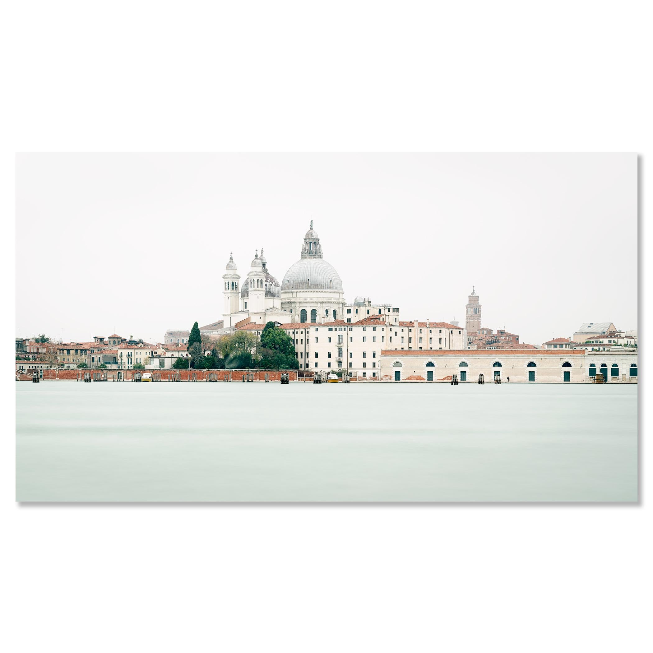 Vue de Venise, panorama urbain, Santa Maria della Salute - édition limitée en vente 3