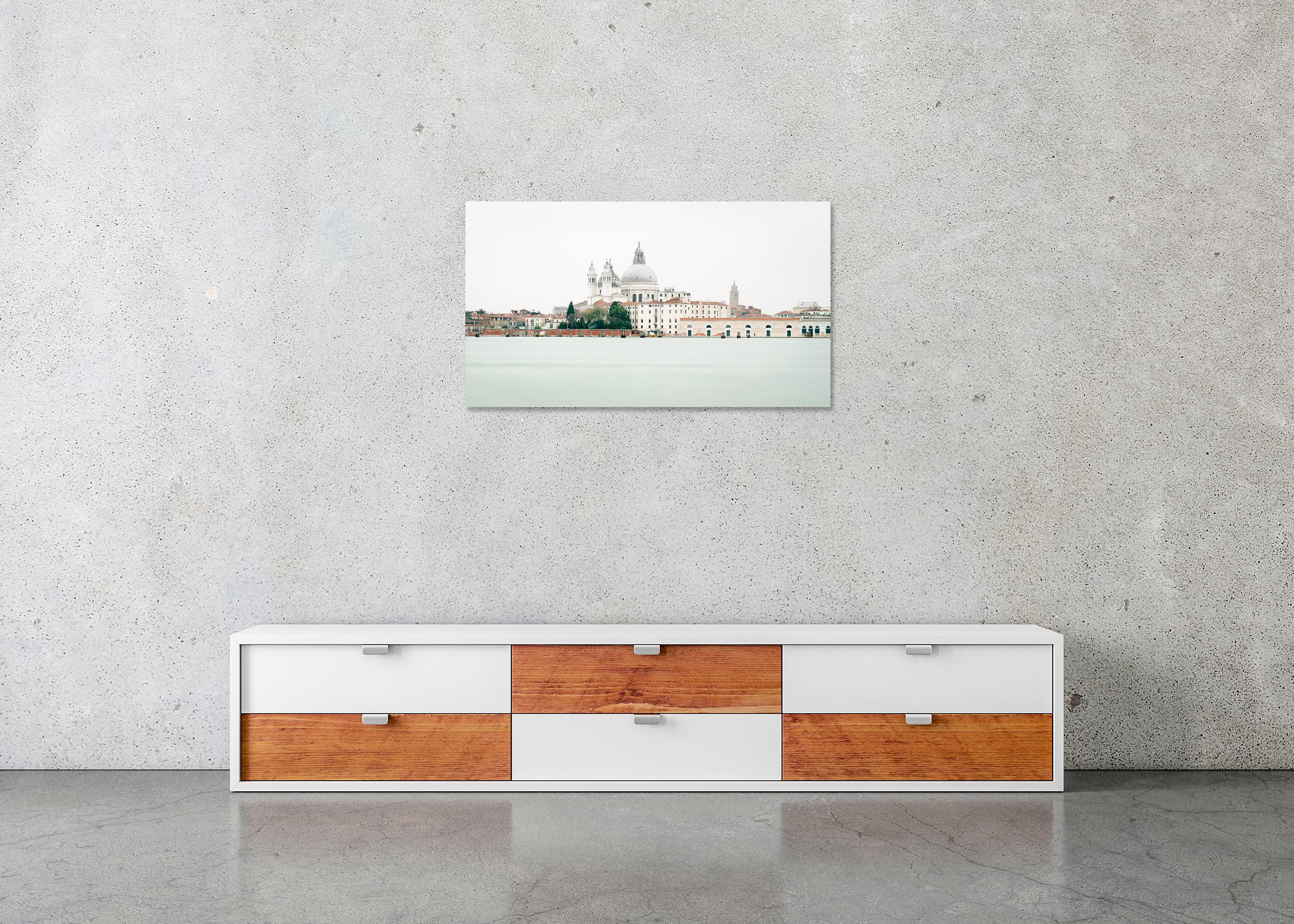 Vue de Venise, panorama urbain, Santa Maria della Salute - édition limitée en vente 4