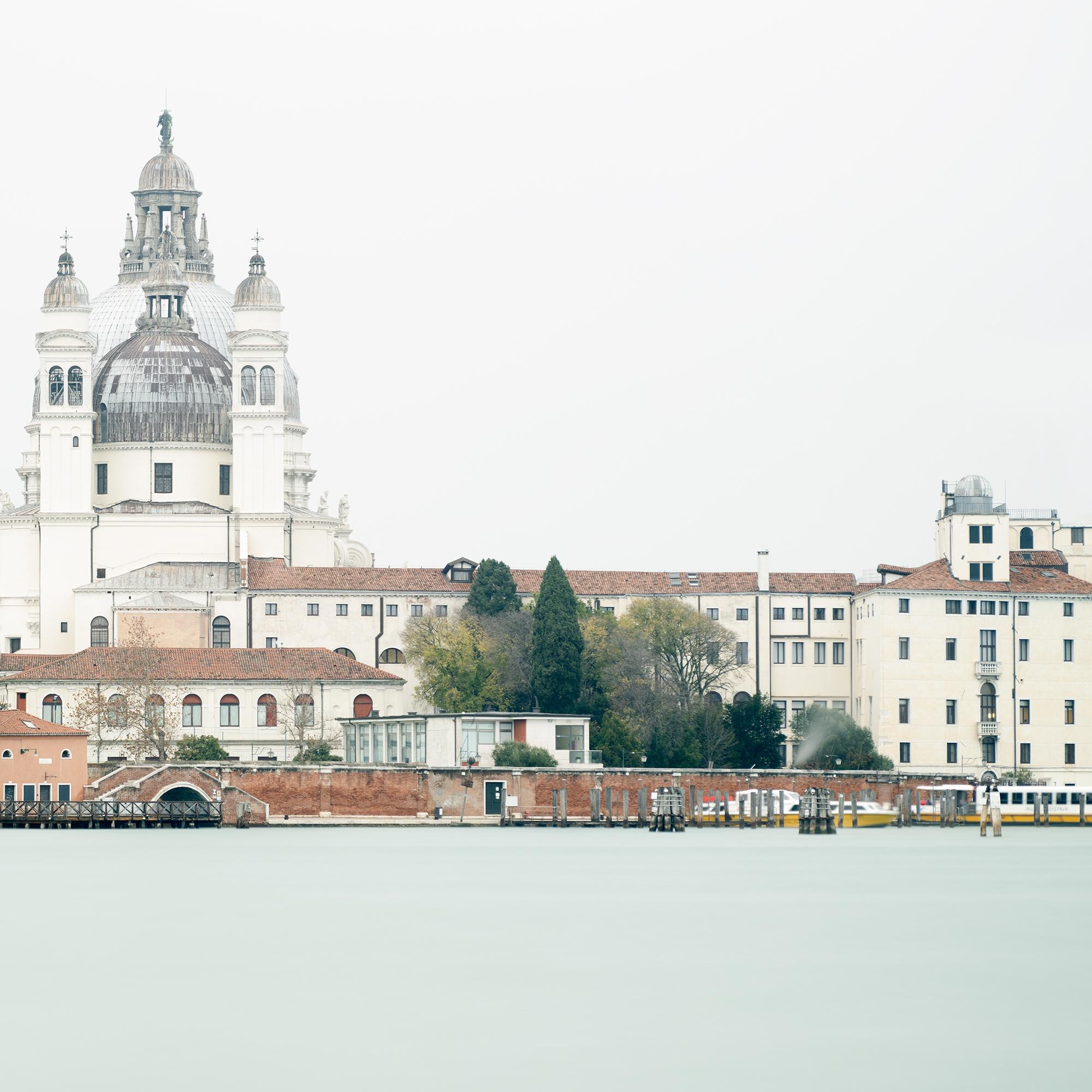 Vue de Venise - panorama de la ville - Santa Maria della Salute - édition limitée en vente 6
