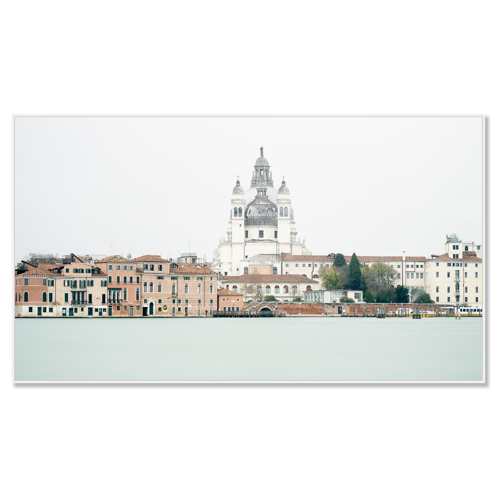 Vue de Venise - panorama de la ville - Santa Maria della Salute - édition limitée - Photograph de Gerald Berghammer