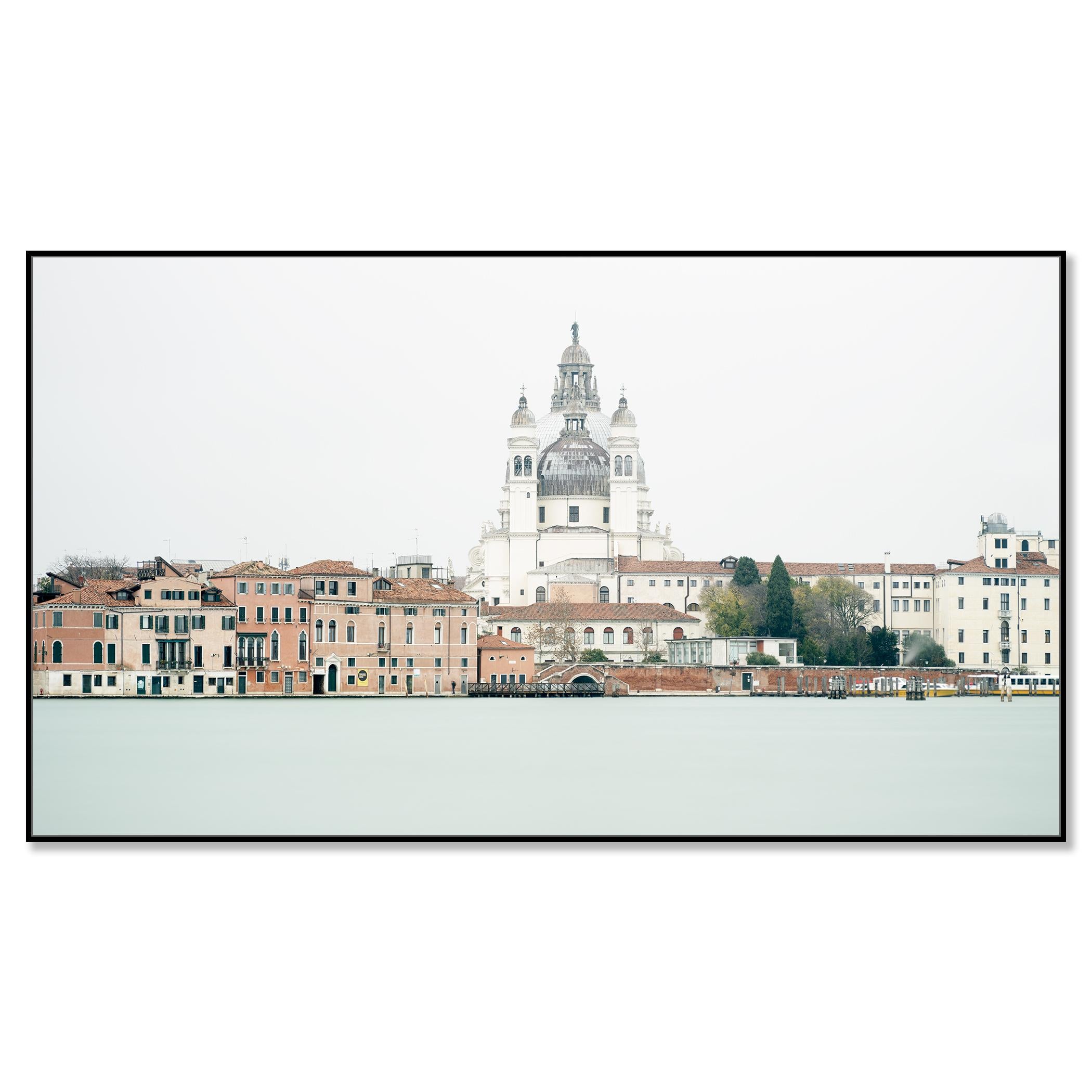 Vue de Venise - panorama de la ville - Santa Maria della Salute - édition limitée - Contemporain Photograph par Gerald Berghammer