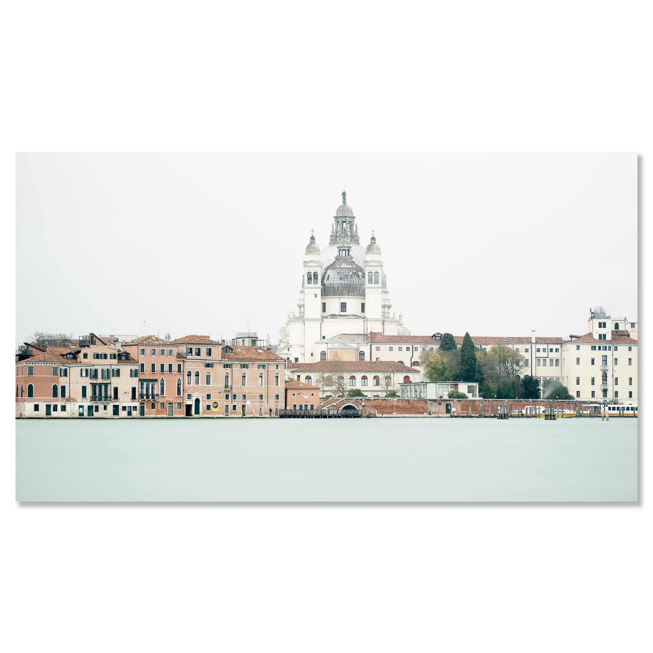 Vue de Venise - panorama de la ville - Santa Maria della Salute - édition limitée en vente 3