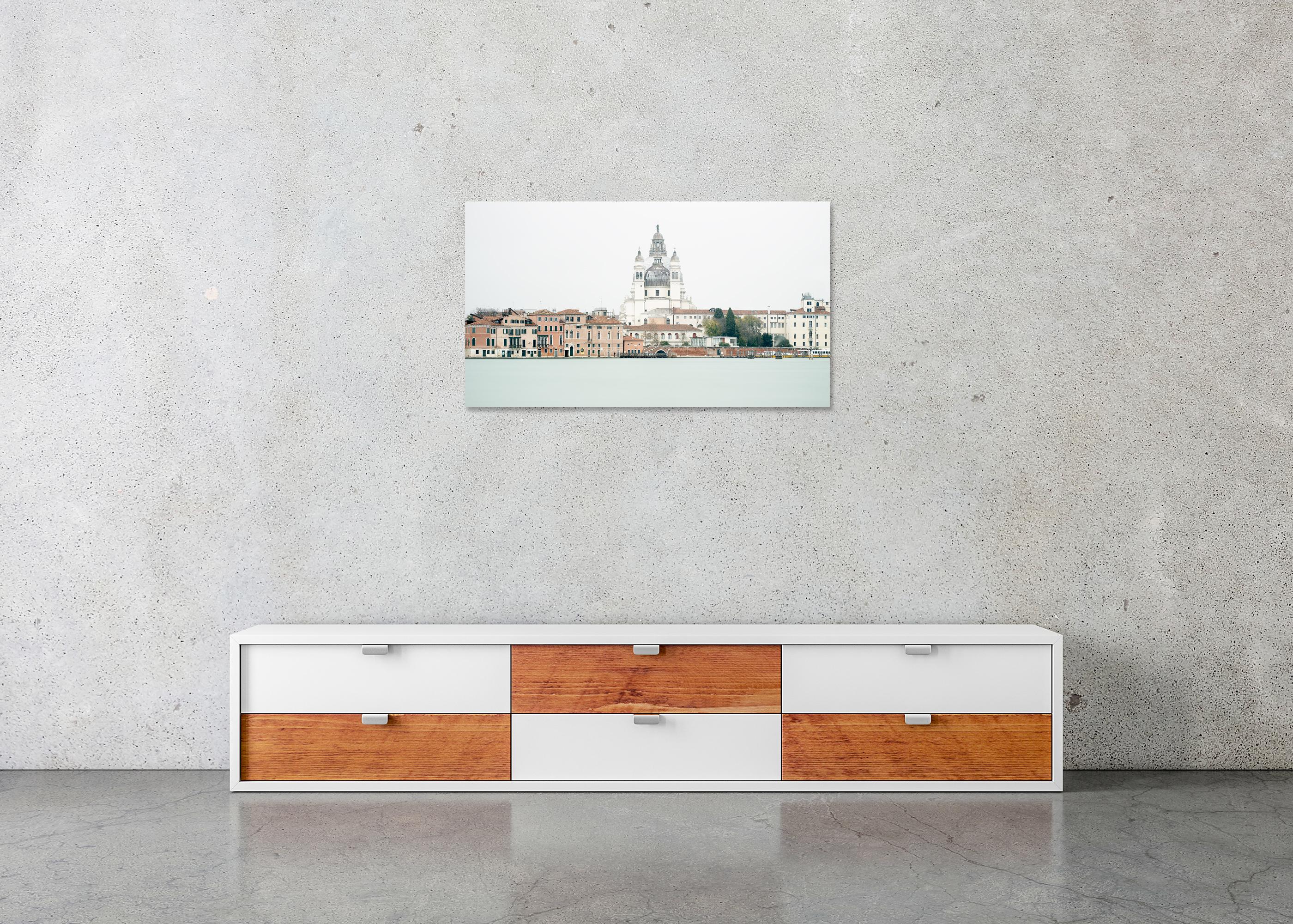 Vue de Venise - panorama de la ville - Santa Maria della Salute - édition limitée en vente 4