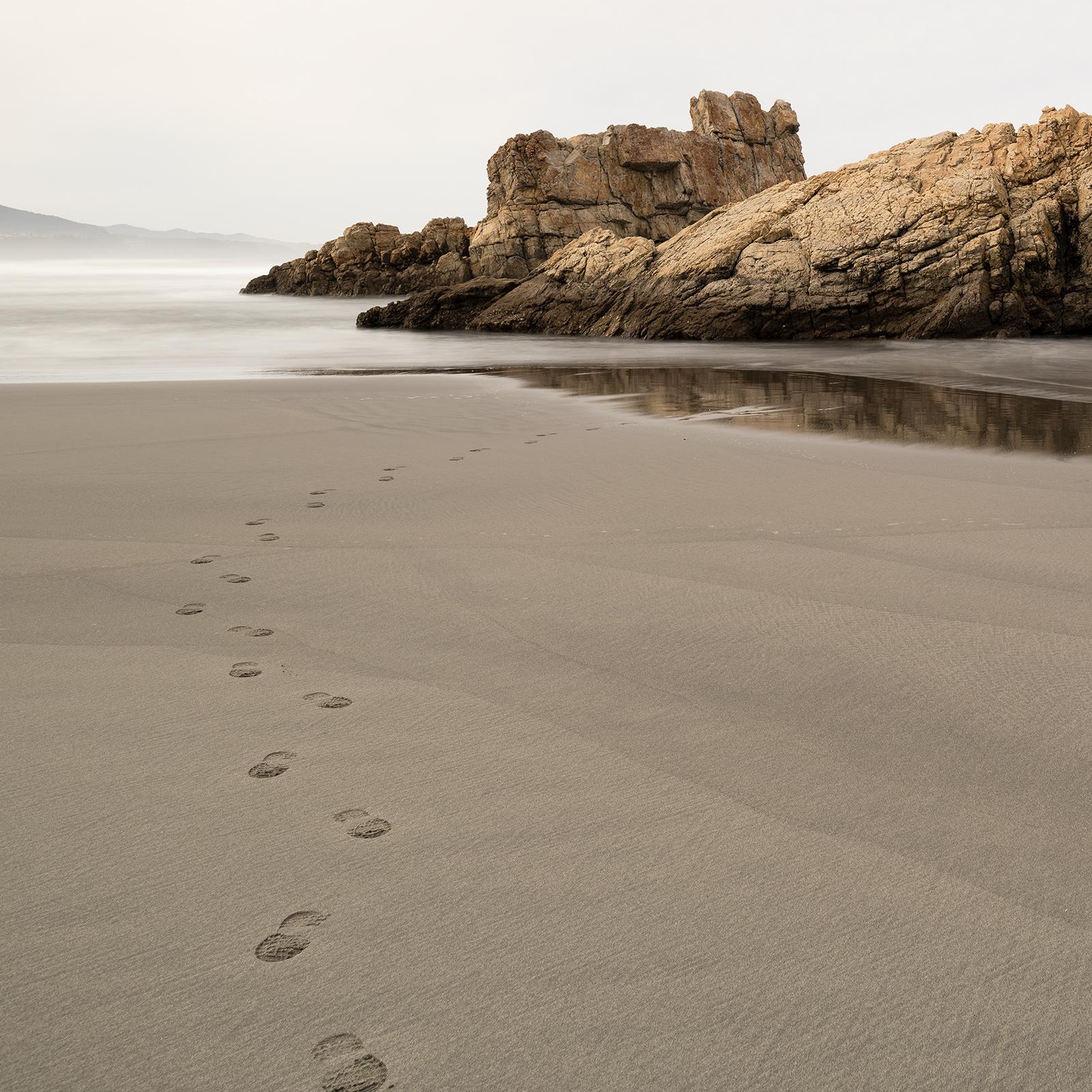Paseo por la Playa, Mar Cantábrico, fotografía en color, edición limitada, paisaje terrestre en venta 5