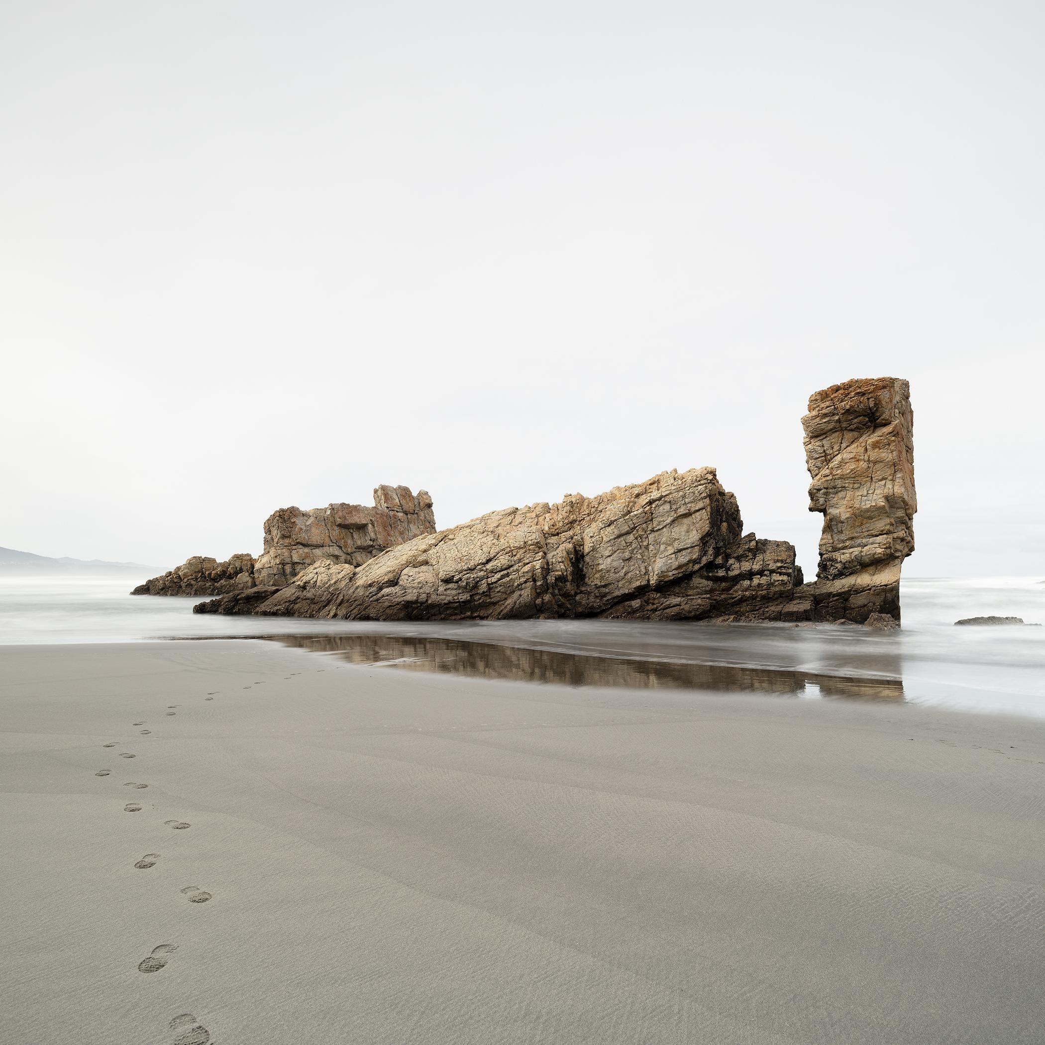 Landscape Photograph Gerald Berghammer - Walk on the Beach, Bay of Biscay, photographie en couleur, édition limitée, paysage