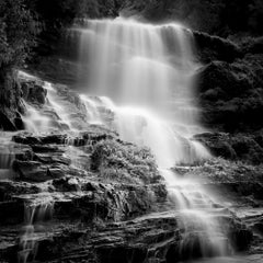 Waterfall, photographie monochrome, paysage aquatique à longue exposition, édition limitée