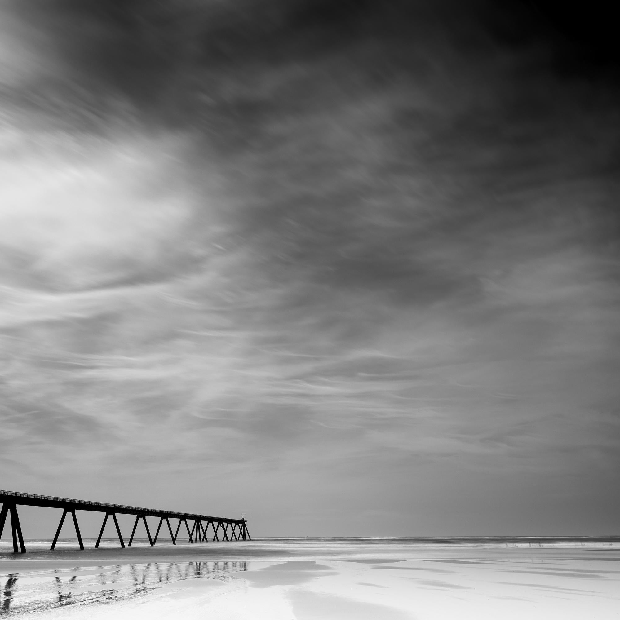 Whiting de la Salie, plage déserte, France, photographie de paysage en noir et blanc en vente 6