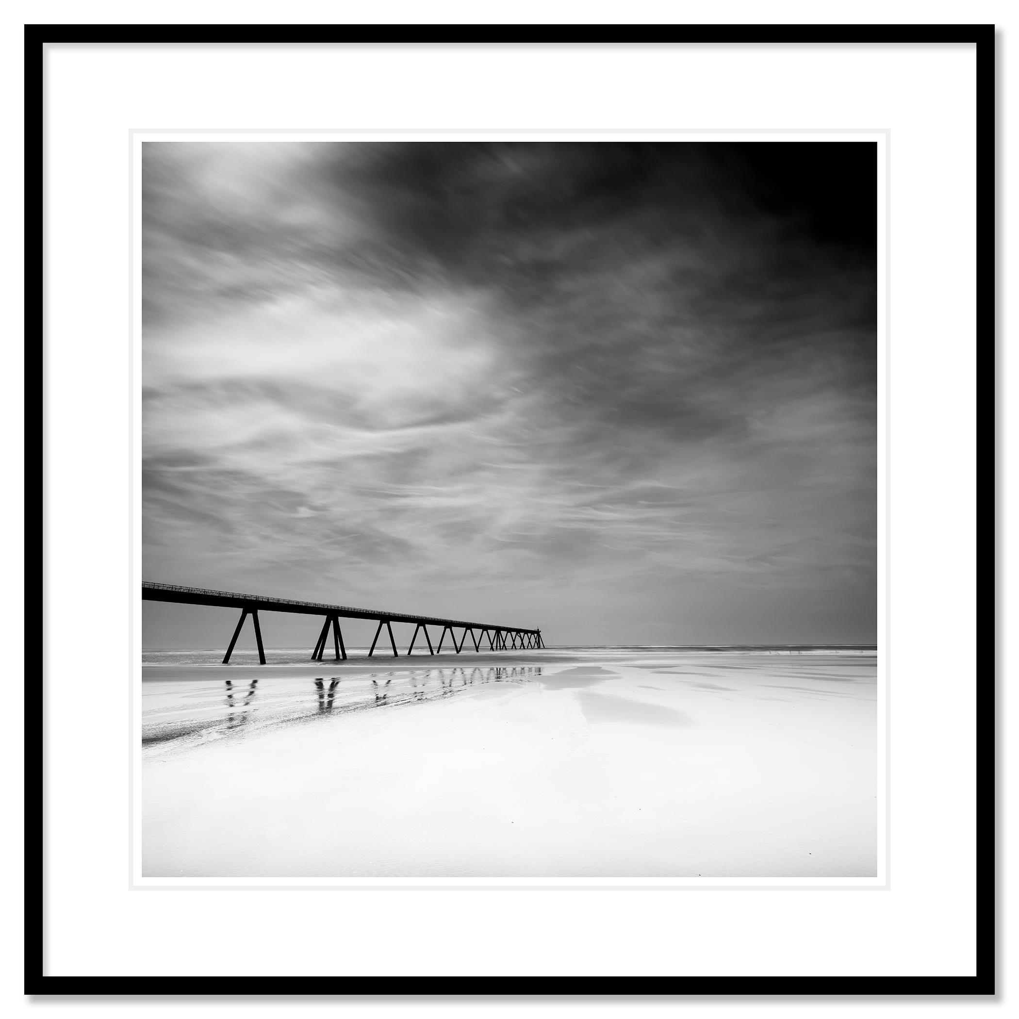 Whiting de la Salie, plage déserte, France, photographie de paysage en noir et blanc en vente 1