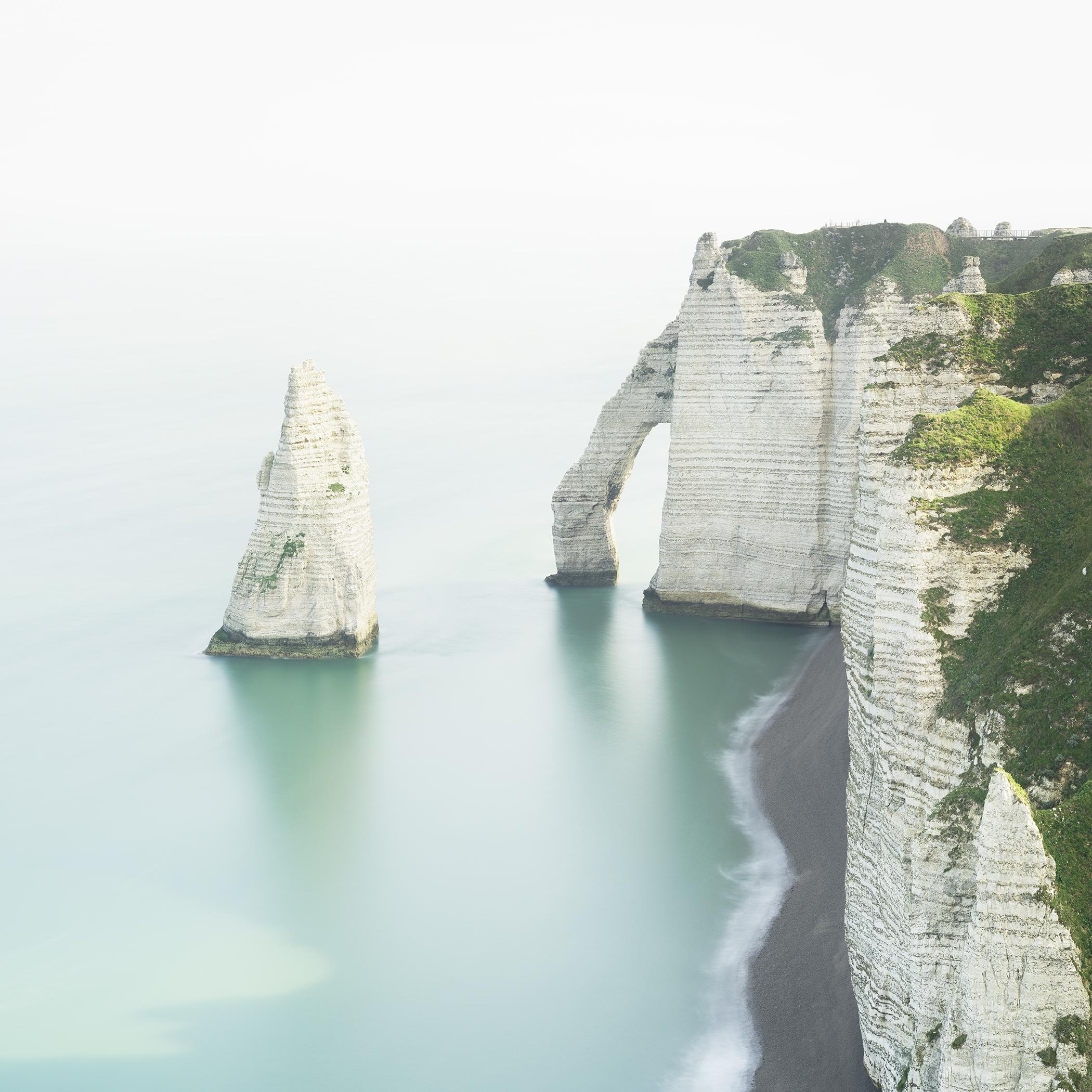 Weiße Klippen und Meeresstapel, Étretat, Normandie - Kunstdruck in limitierter Auflage