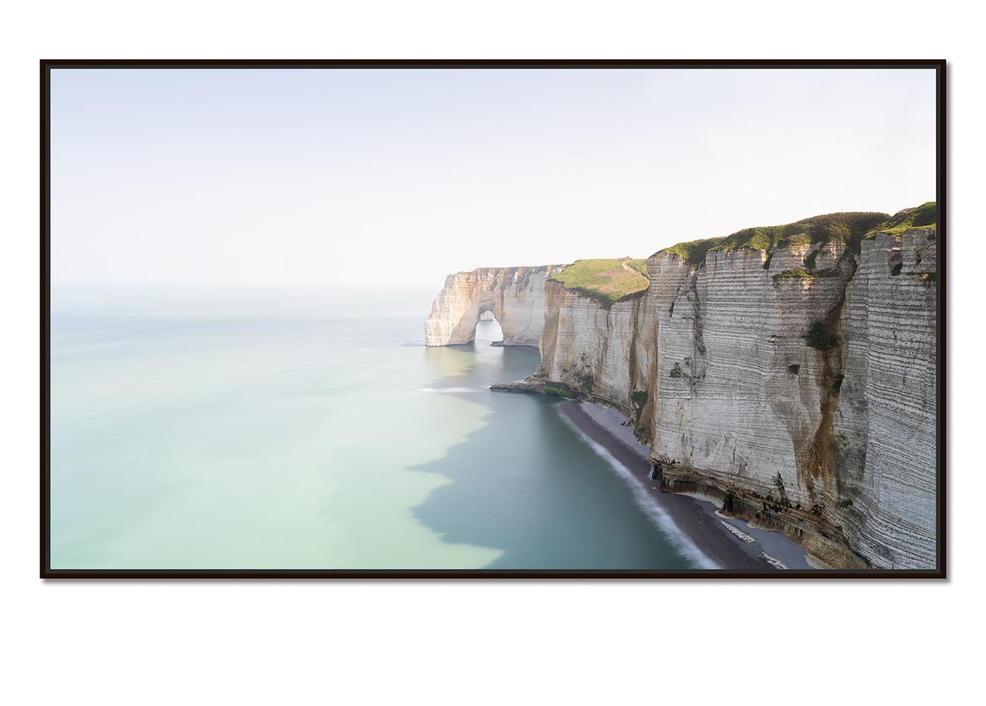 White Cliffs Panorama, Große Farbfotografie, Meereslandschaft, Druck in limitierter Auflage – Photograph von Gerald Berghammer