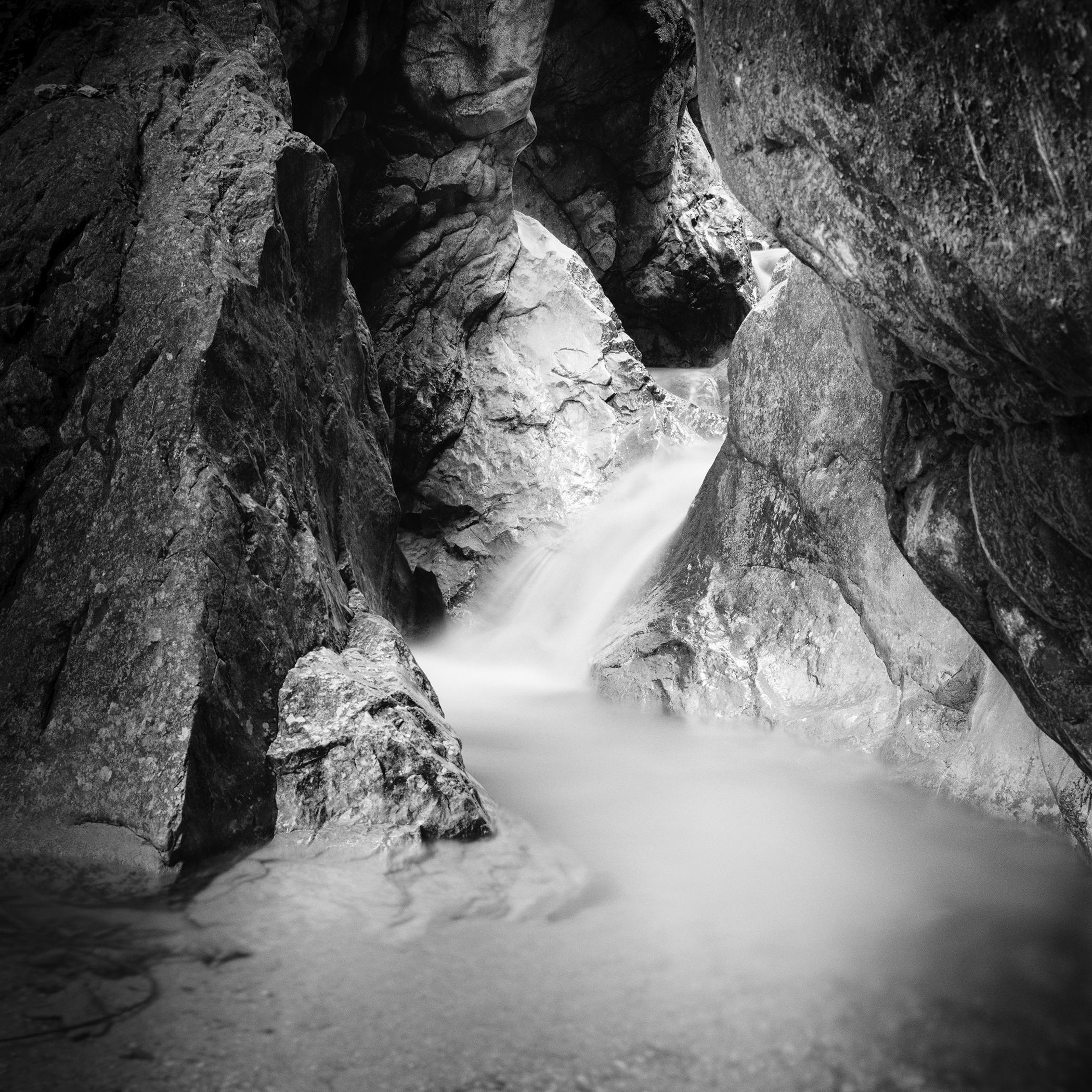 Black and White Photograph Gerald Berghammer - Wild Water Canyon - photographie de paysage - édition limitée - impression de paysage aquatique