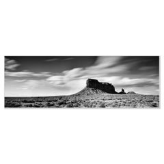 Panorama del selvaggio West, Monument Valley, USA, paesaggio minimalista in bianco e nero