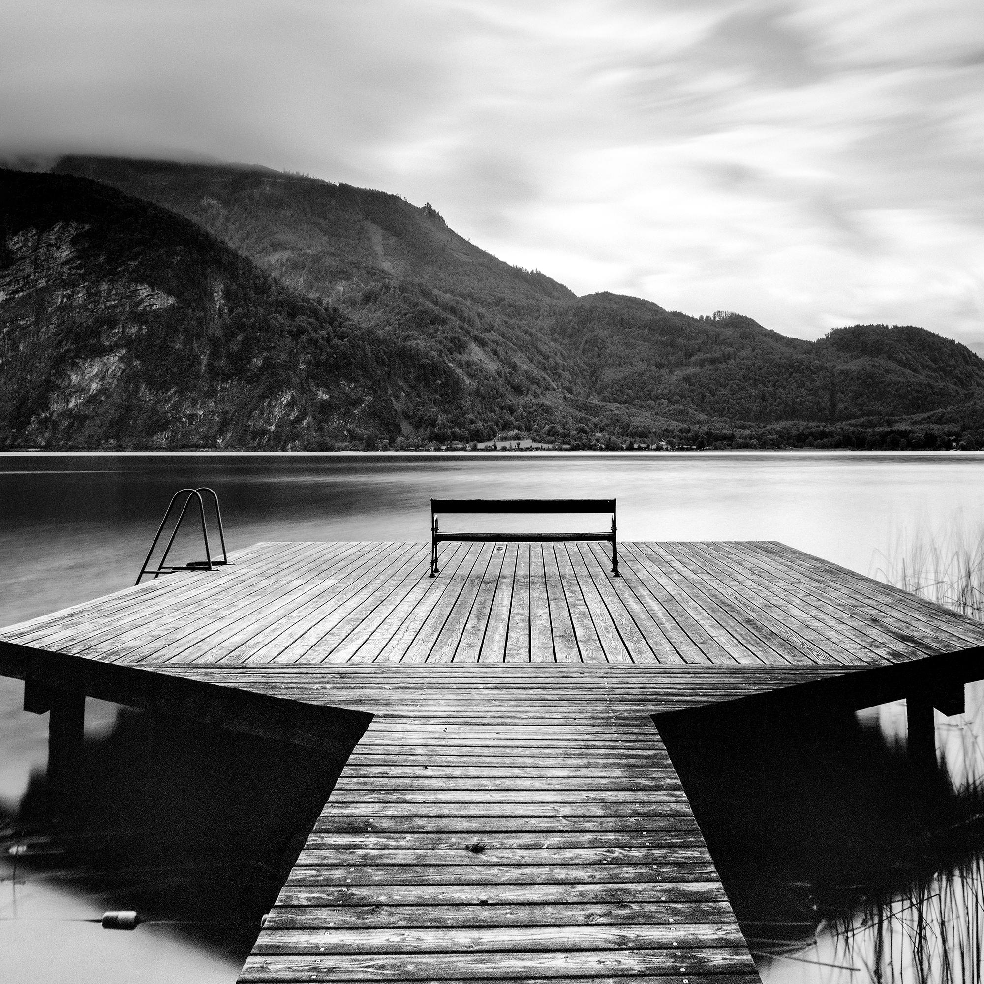 Pfeiler, See, Landschaft, monochrome Kunstfotografie, limitierte Auflage im Angebot 5