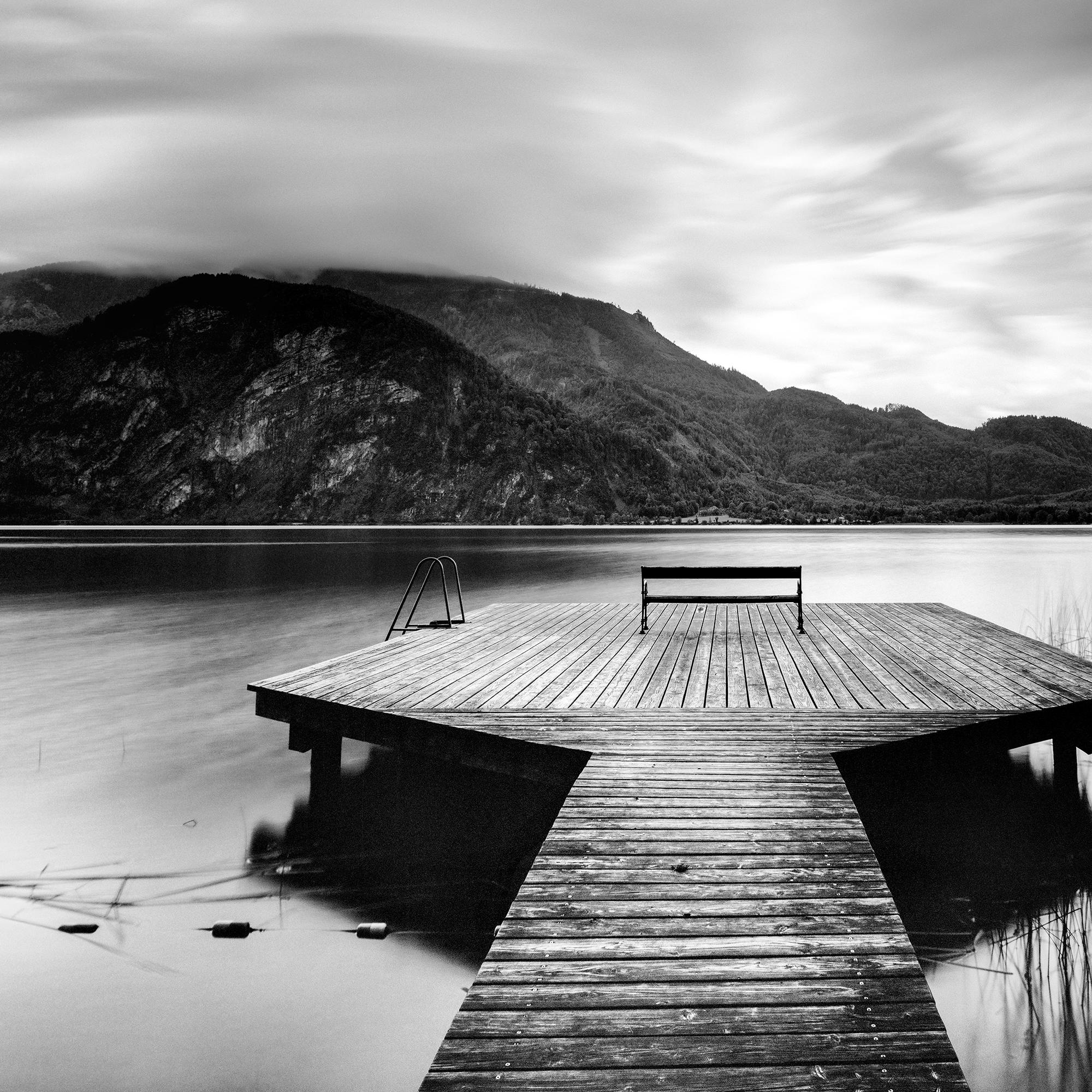Pfeiler, See, Landschaft, monochrome Kunstfotografie, limitierte Auflage im Angebot 3
