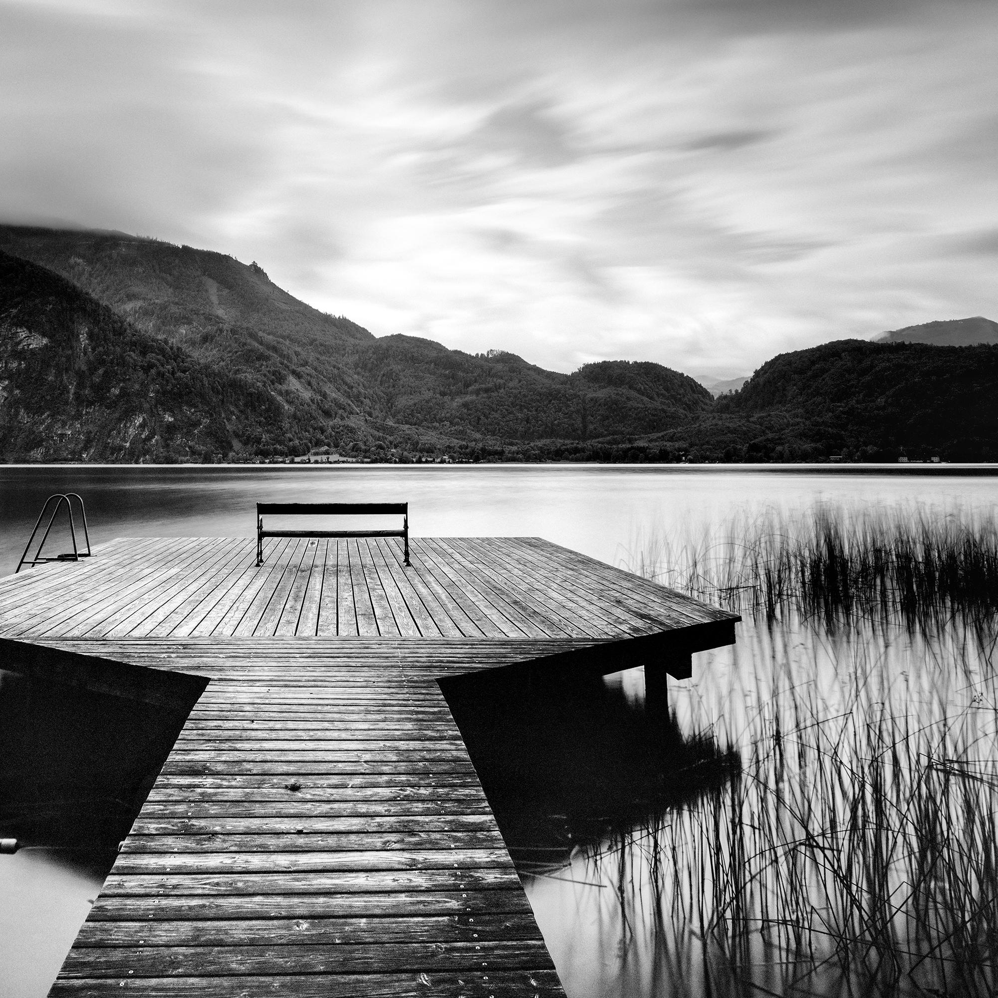 Pfeiler, See, Landschaft, monochrome Kunstfotografie, limitierte Auflage im Angebot 4