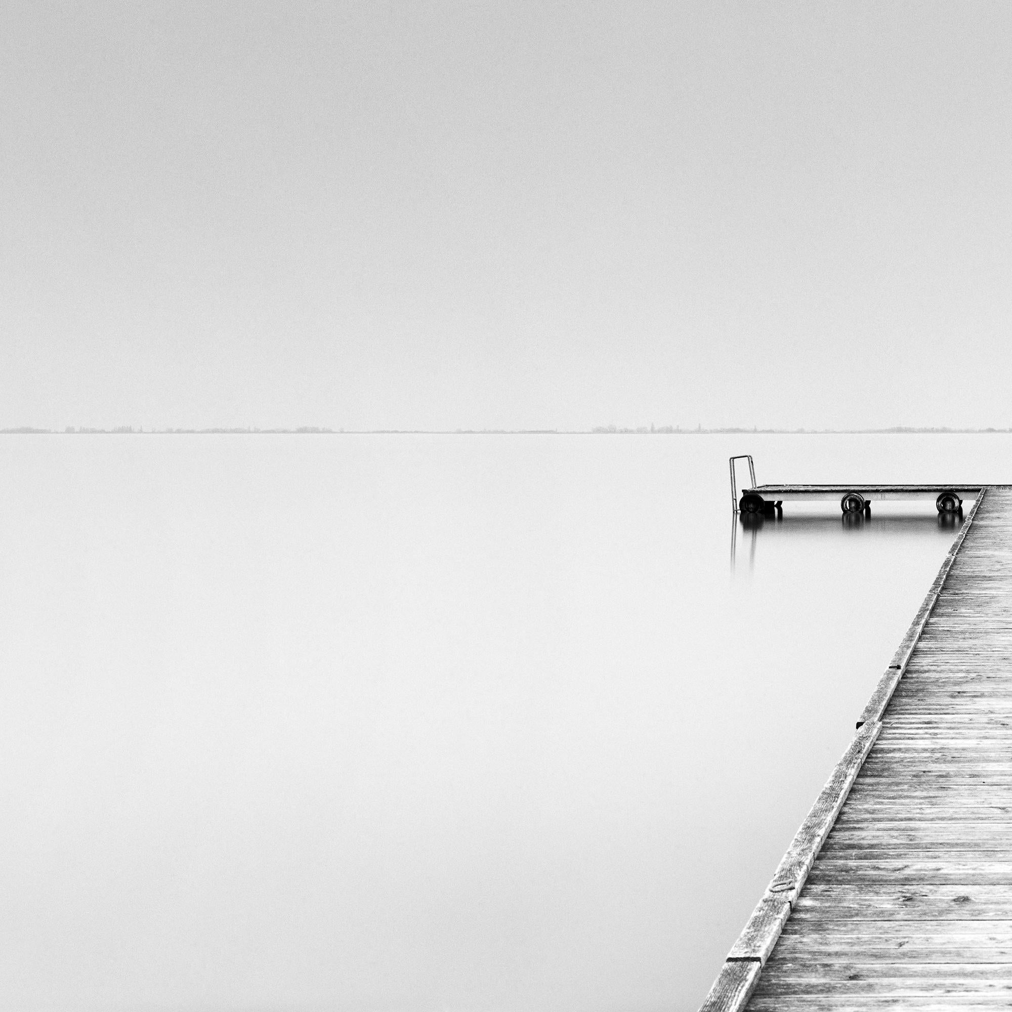 Wood Pier Panorama, noir et blanc minimaliste, photographie, édition limitée en vente 5